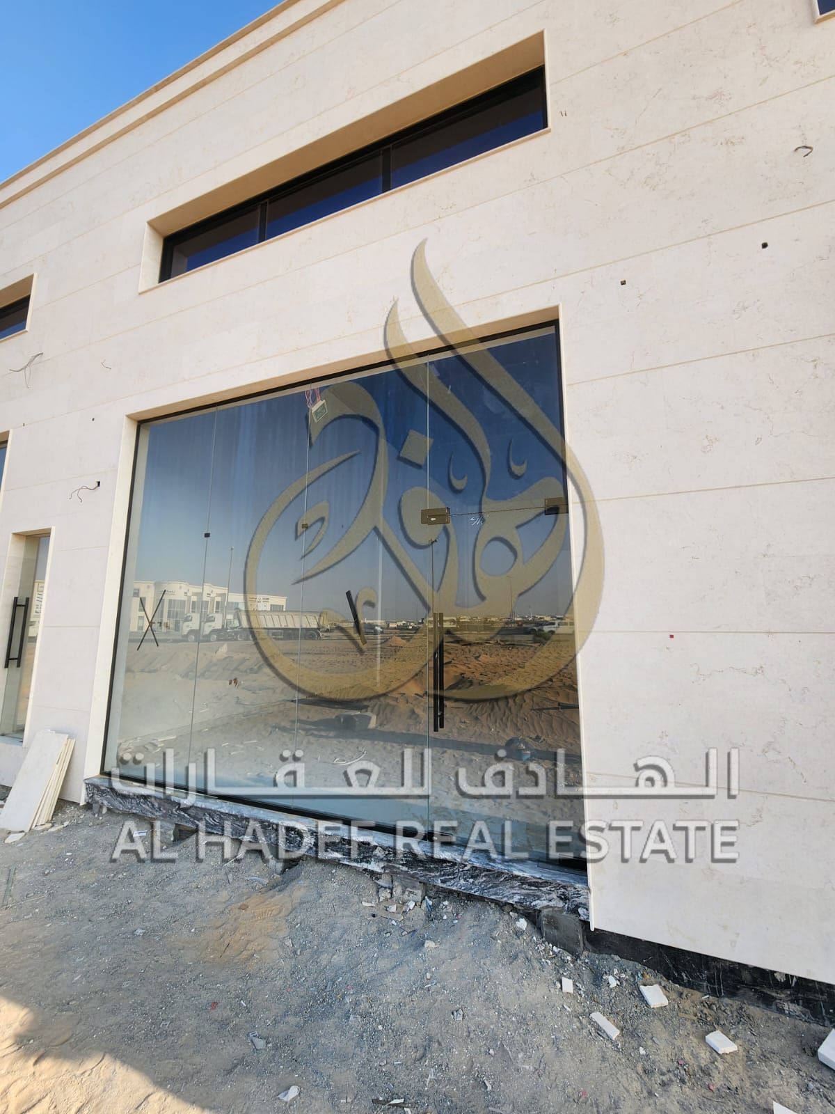 320 sq ft commercial space for rent in Al Sajaa Industrial Area - Main Street - Indoor Bathroom - Spacious Front Yard