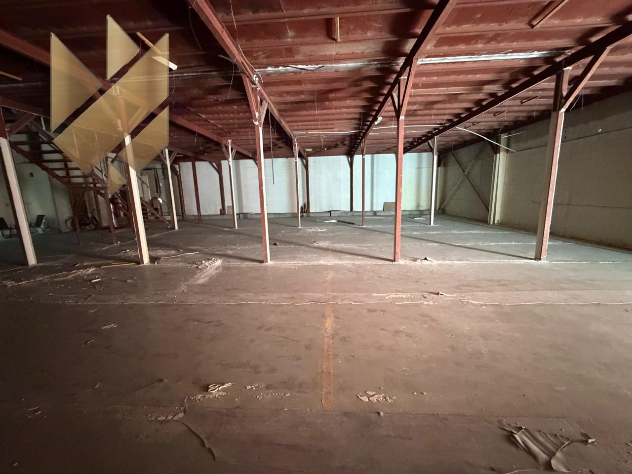 For Rent – Warehouse in Industrial Area 17 Sharjah | Prime Strategic Location | Main Road | Spacious Area | Mezzanine | High Ceiling | Suitable for St