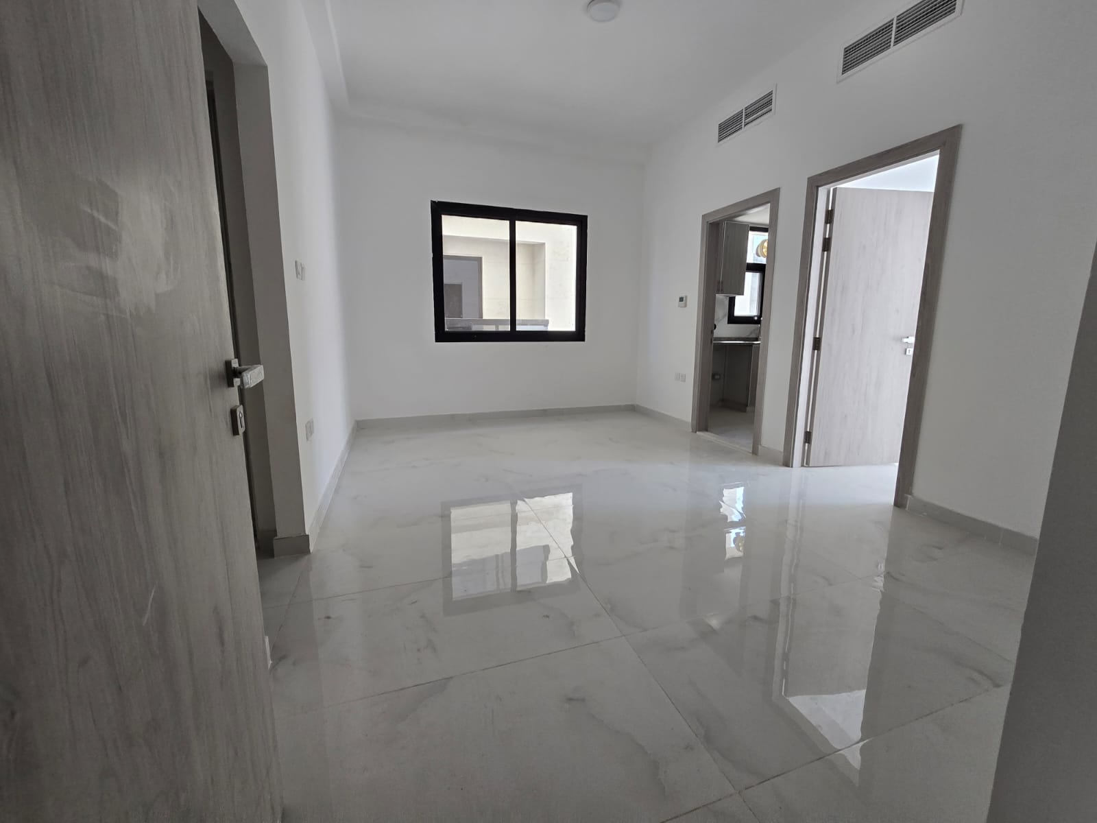 One-bedroom apartment for rent in Ajman (Al Alia) - Brand new, first occupancy. A great opportunity to live in a quiet and prime location on Sheikh Mo