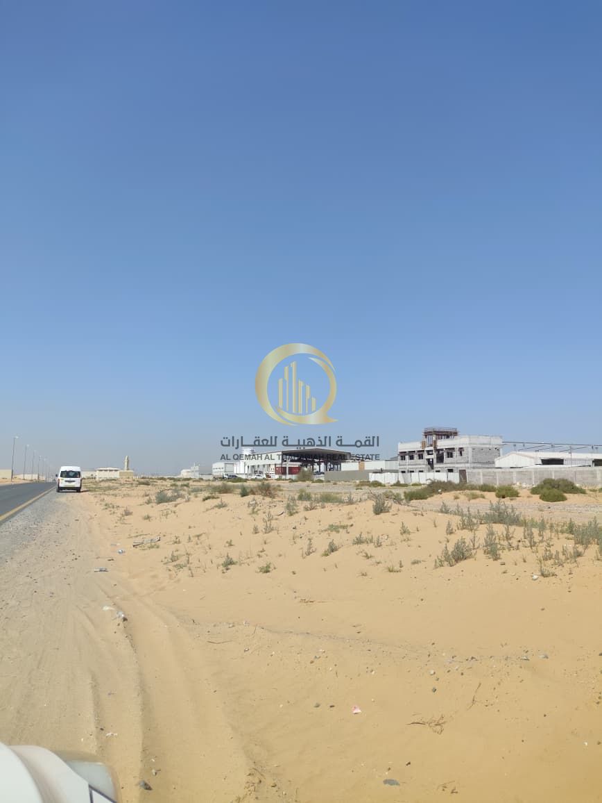 Hurr for all nationalities owns a prime location on 36th Street, with exhibition and warehouse permits. Land for sale in installments.