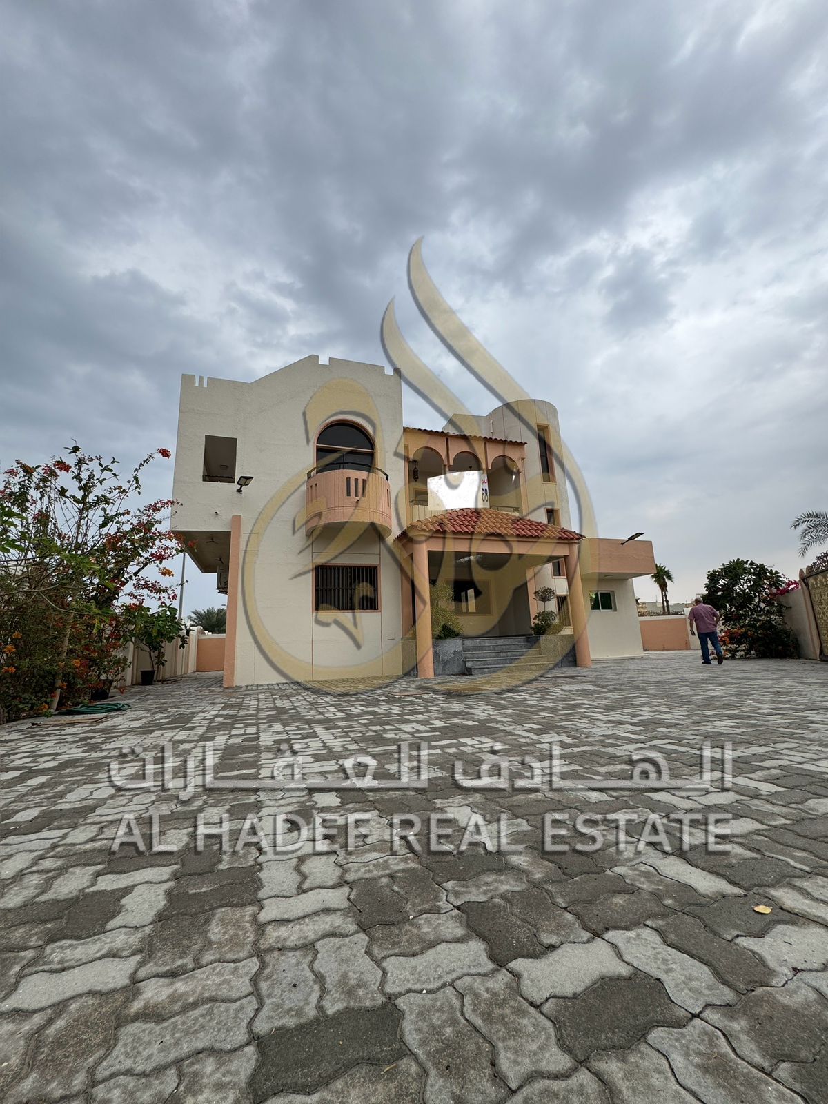 For rent on Sharjah Corniche: 5 master bedrooms, 6 balconies with stunning views, a large garden, private parking for 16 cars, and a luxurious villa i