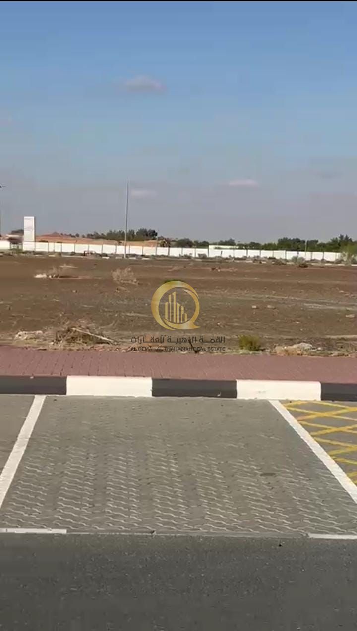 For sale: industrial land in the Al-Sajaa Industrial Oasis area, Sharjah, installment plan for 11 years. Area: 54,000 sq ft Freehold ownership for