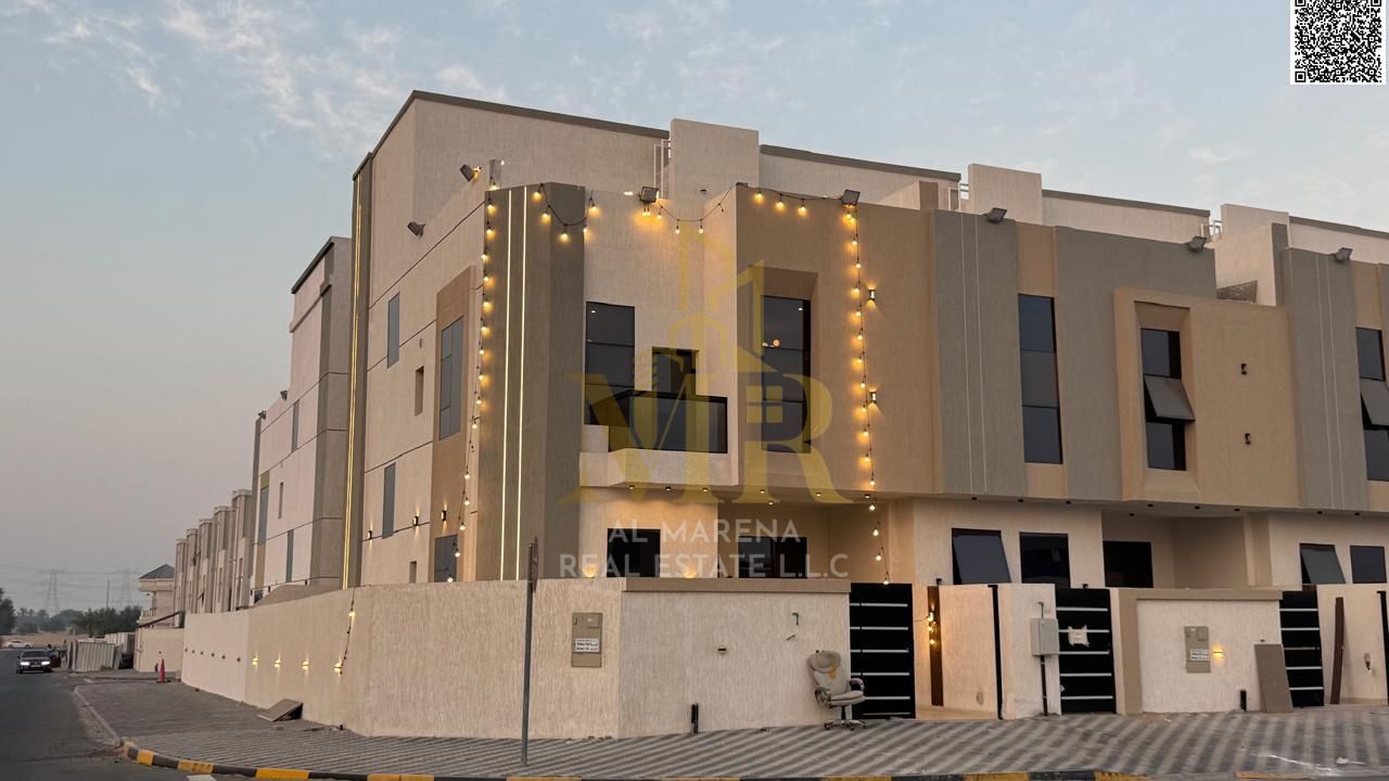Own your villa now, including registration and ownership fees. Top-quality finishing, 3-story villa, prime location, freehold ownership, negotiable pr