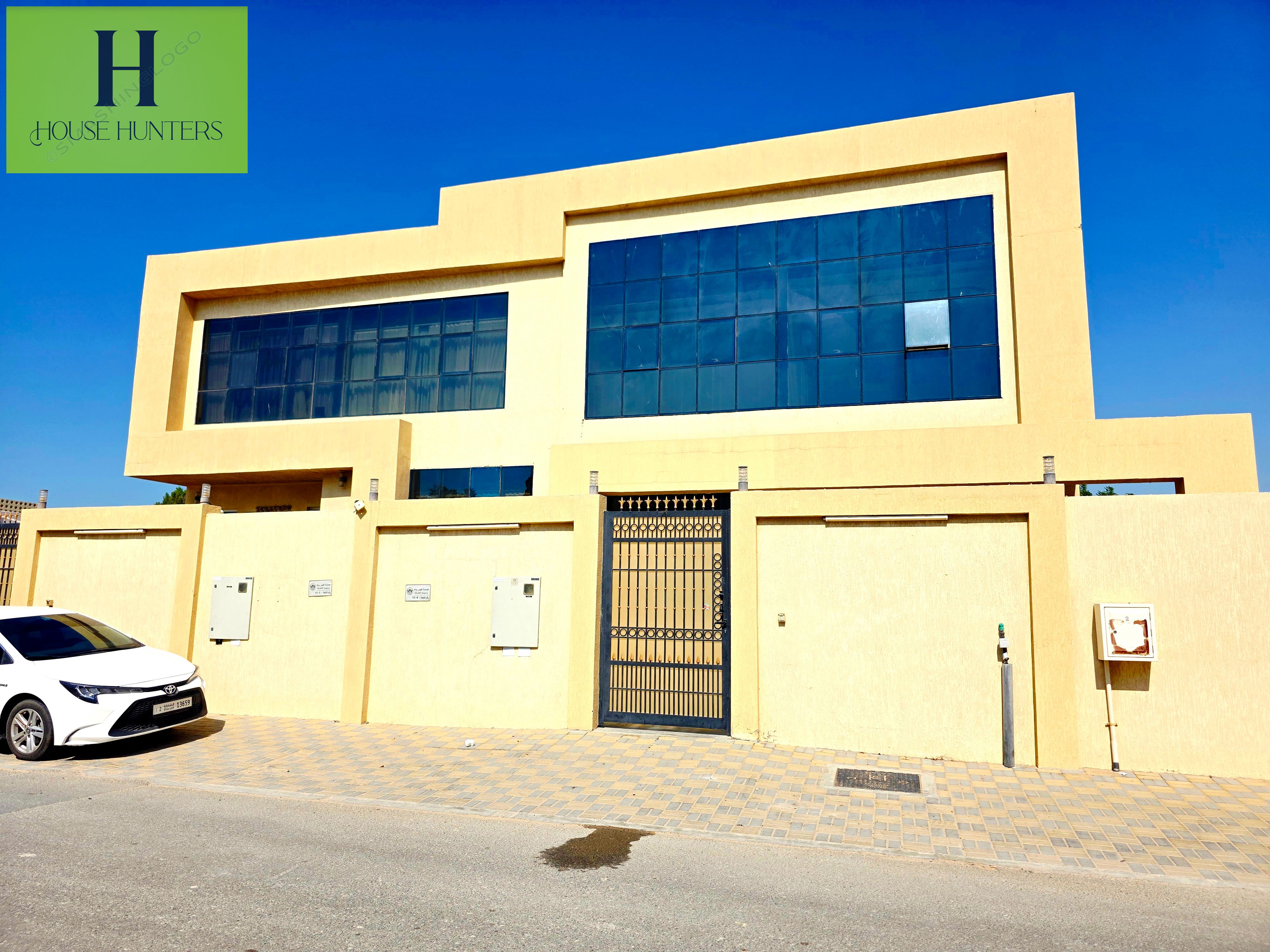 Luxurious 4BR Villa Garden Parking Area