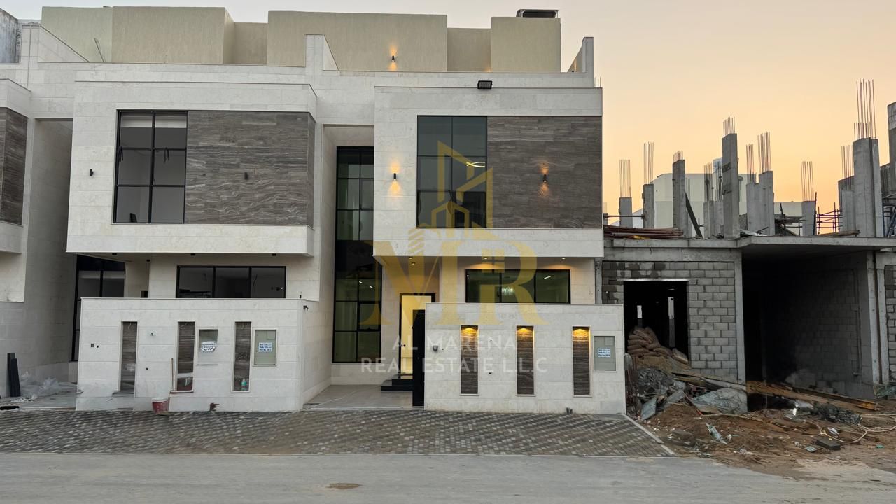 Villa for sale in Ajman at a bargain price, including registration fees. Excellent location. Freehold ownership for life for all nationalities with ba