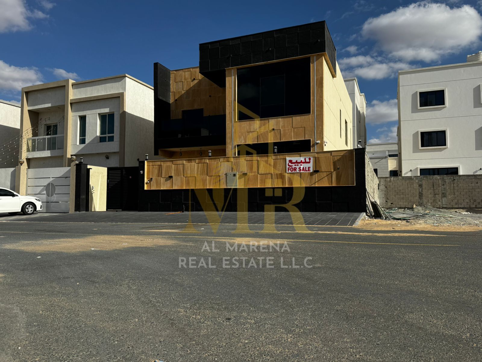A luxurious villa for sale in a prime location in Al Zahiyah, with an all-inclusive price. The location offers complete comfort and privacy, an elegan
