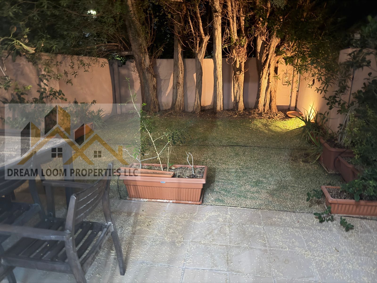 MEDITERRANEAN STYLE / VACANT / SINGLE ROW