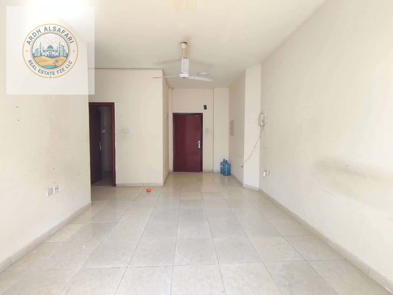VERY SPACIOUS 1BHK WITH BALCONY READY TO MOVE APARTMENT LIKE BRIND NEW BULDING GOOD MANTINACE GOOD LOCTION ON RODE BULDING MUWAILAH SHARJAH