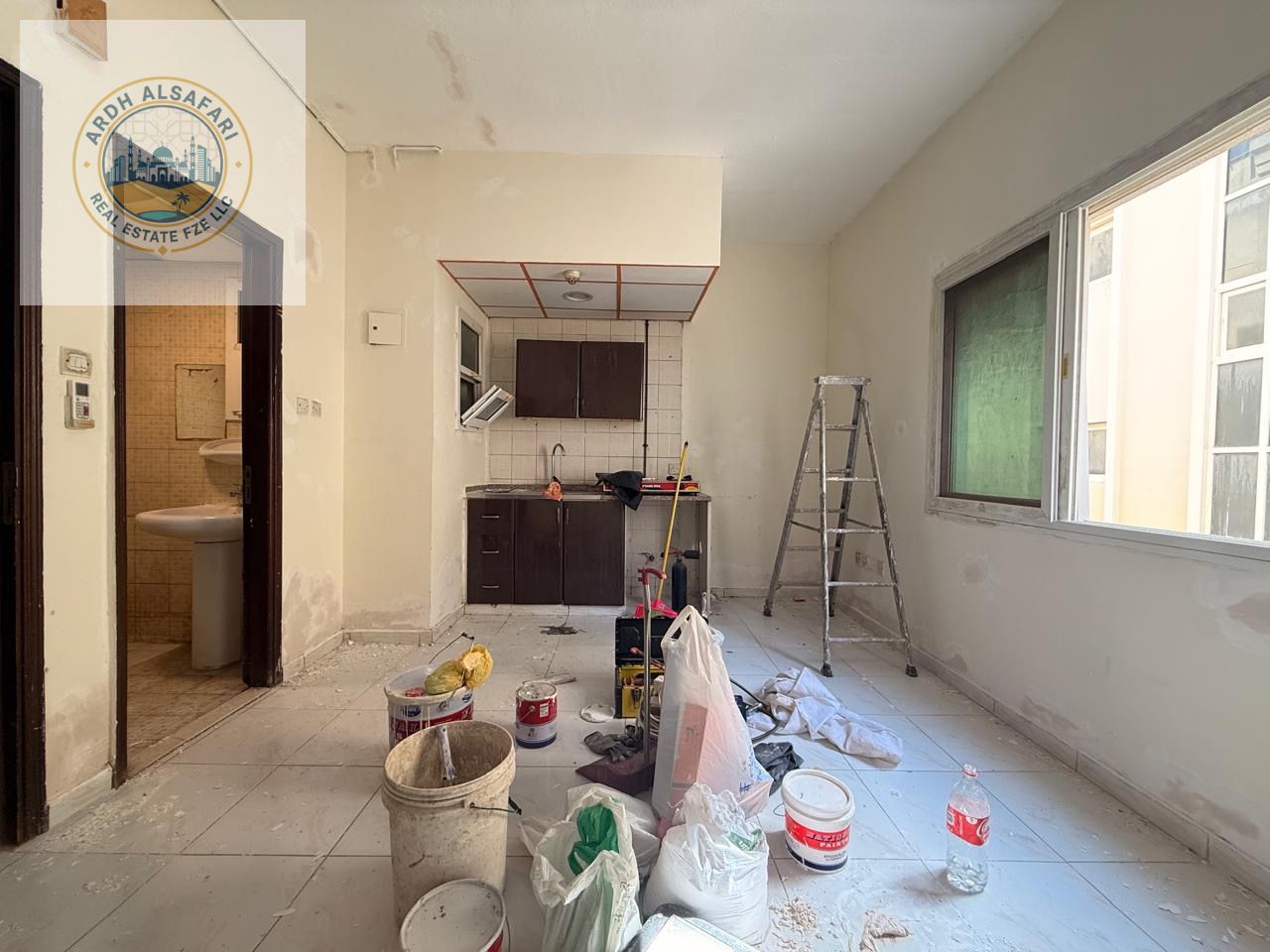 VERY SPACIOUS STODIO READY TO MOVE APARTMENT NEAR TO GALAXY SUPER MARKET GOOD MANTINACE GOOD LOCATION MUWAILAH SHARJAH