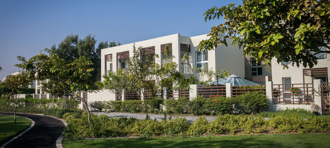 Cozy Townhouse in The Heart of Mina Al Arab