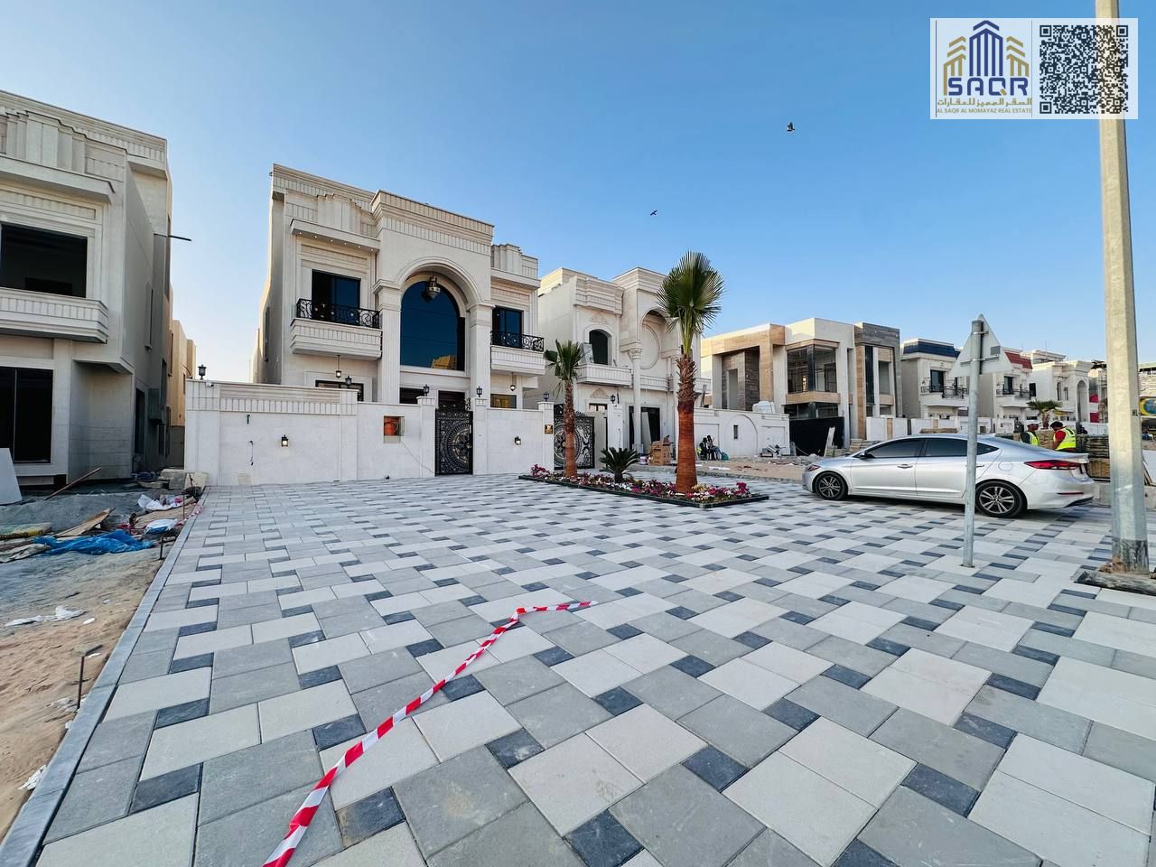 Villa with 6 rooms, two floors and a roof terrace, 25-meter setback