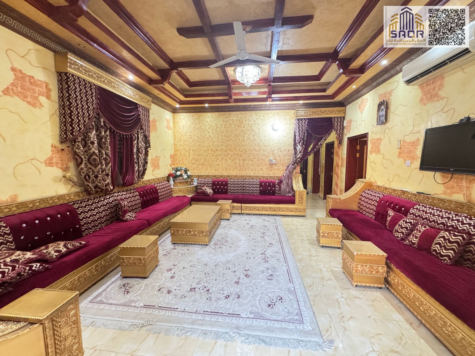 A unique opportunity to own an investment villa directly on the main road