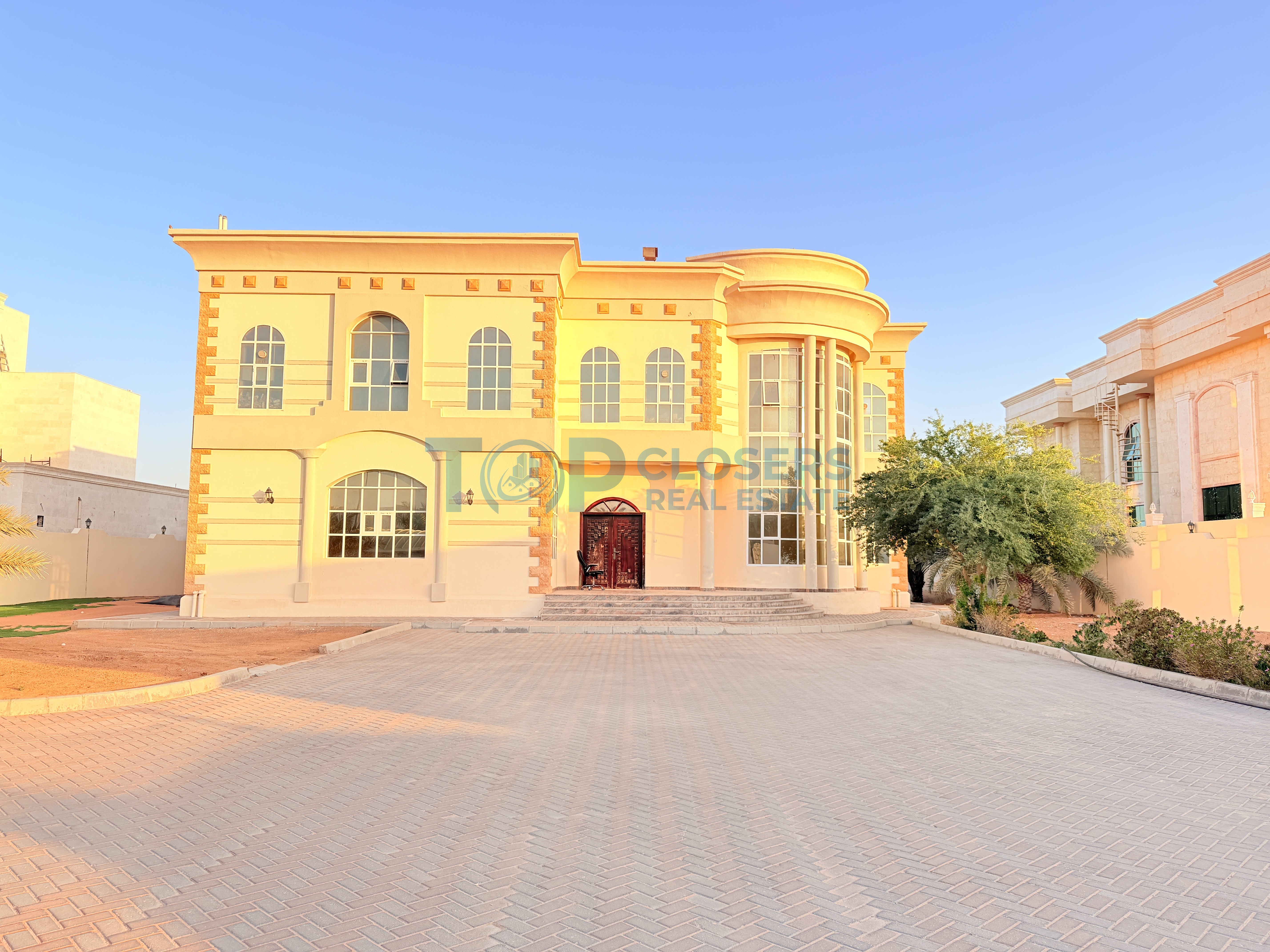 9Br Duplex Villa | Huge Front Yard | Must See
