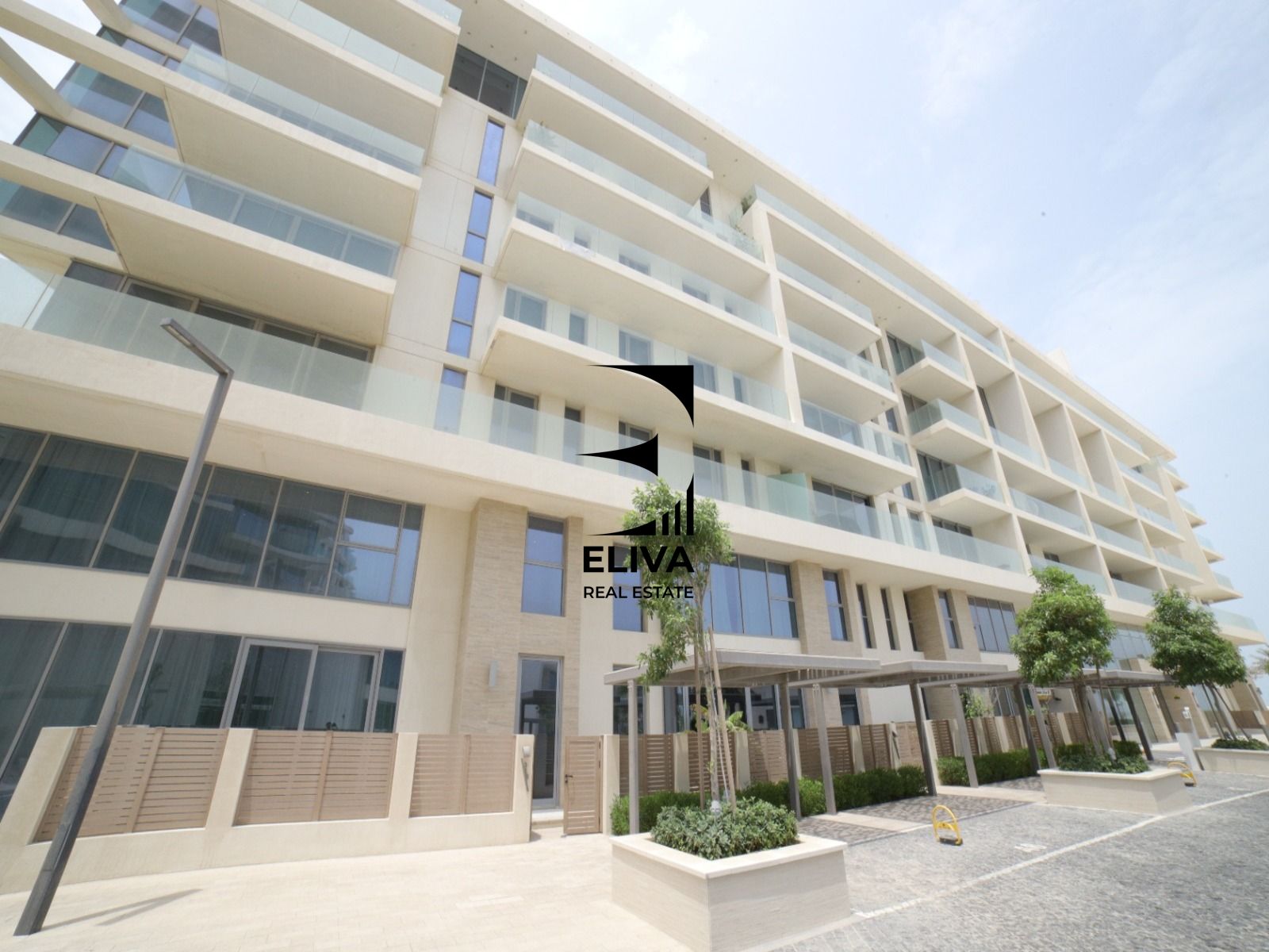 Coastal Luxury | 2BR+Maid TH | Excellent Condition