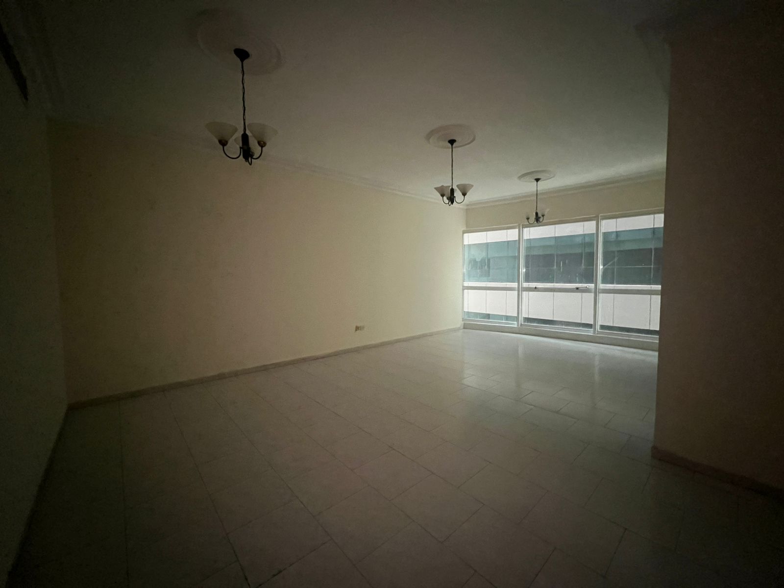 Free AC | 1 month free | Large space | Prime location | Easy access to Dubai entrance | Deferred security deposit