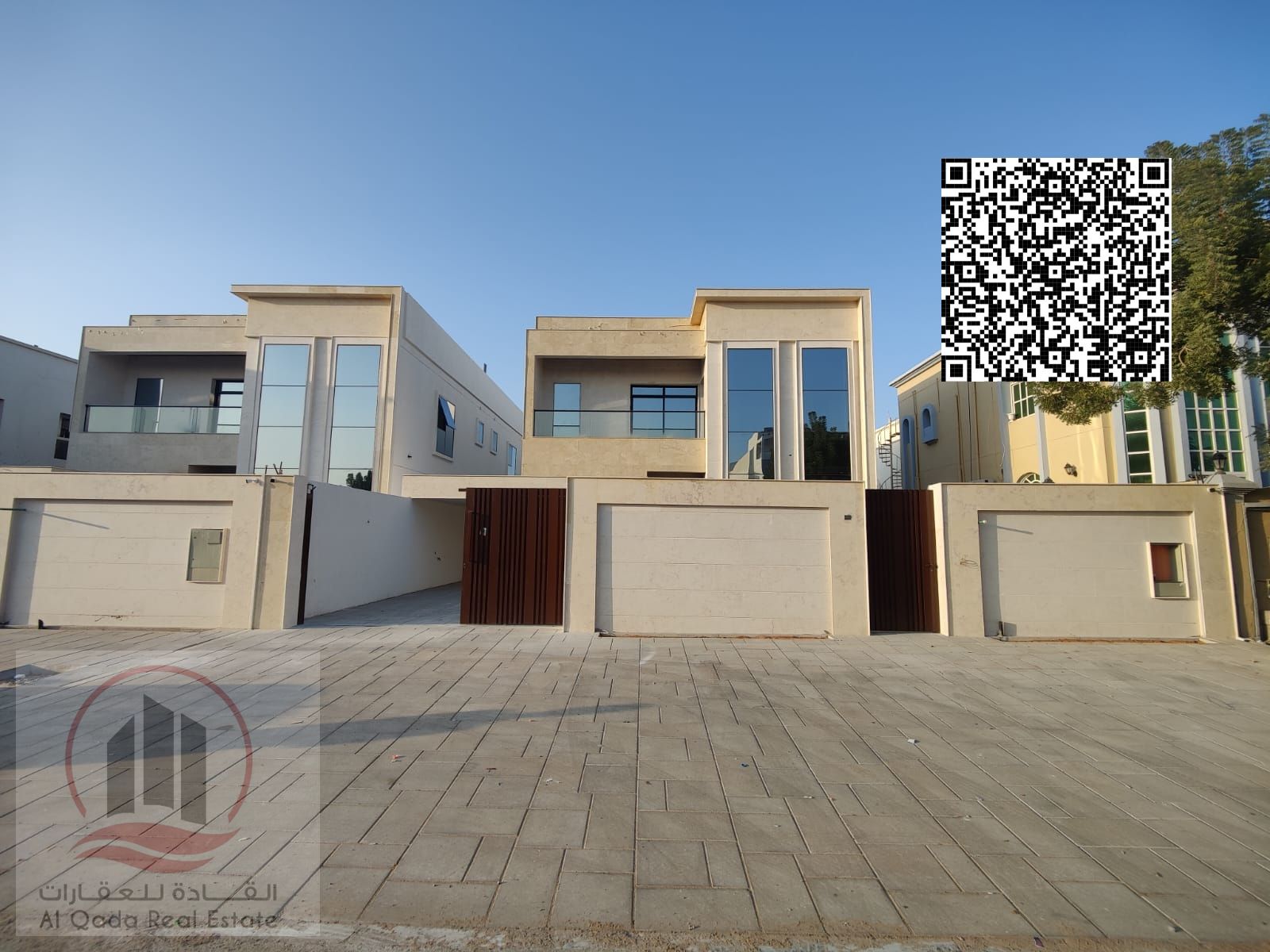 Luxury villa for sale, 5 bedrooms and 2 living rooms, including air conditioning.