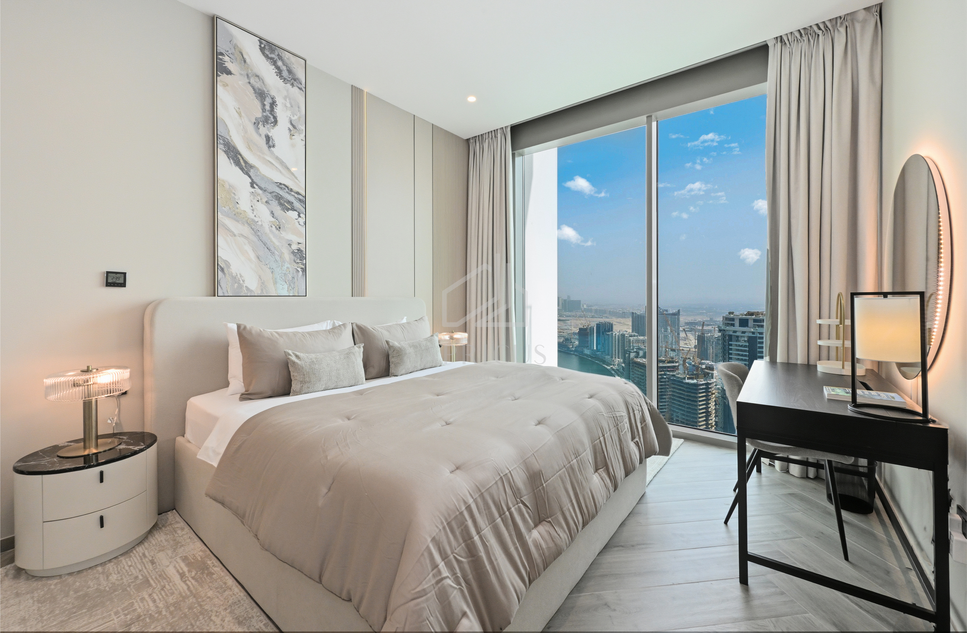 2BD Stylish Apartment with Amazing Canal Views