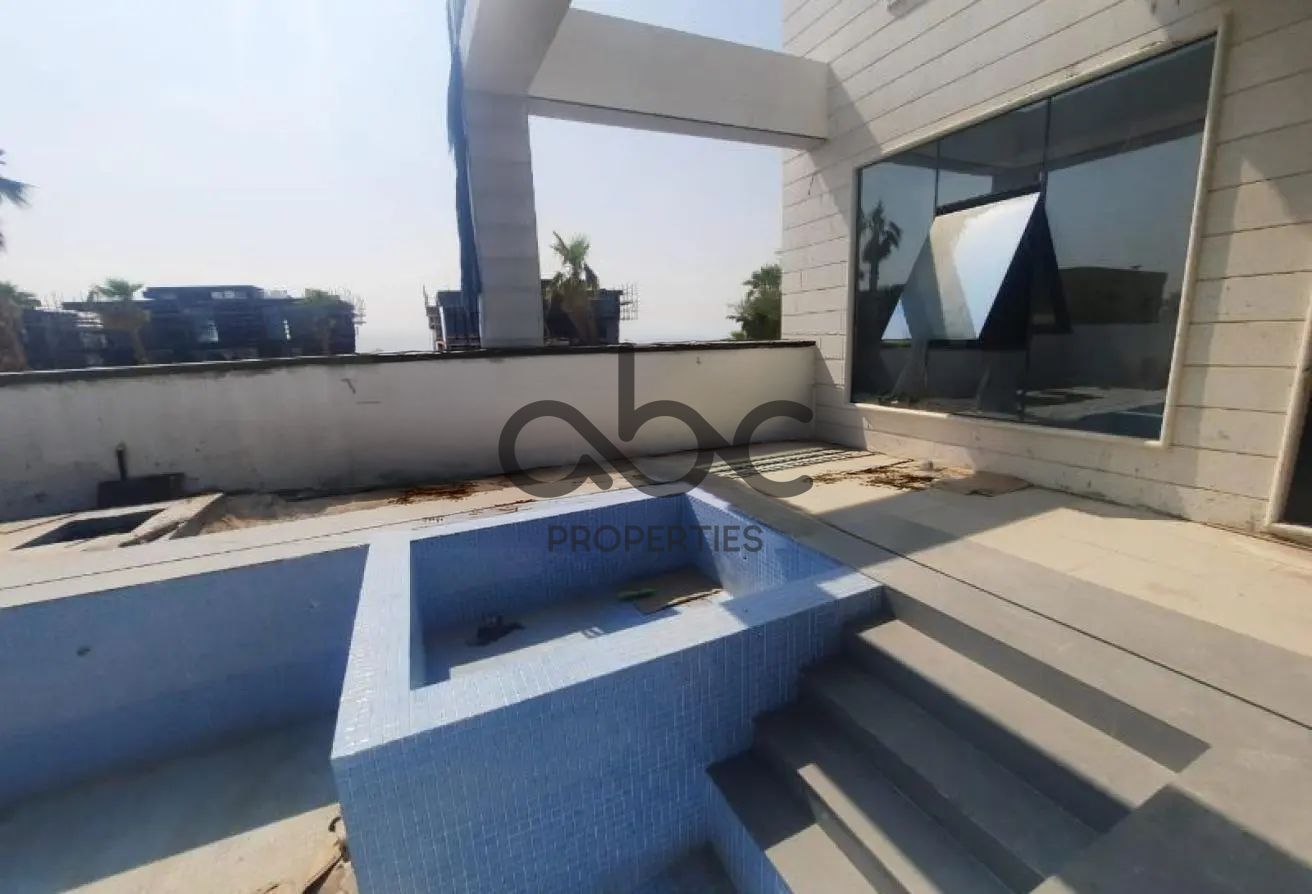 Elegant 5BR | Private Pool+Garden | Ideal Location
