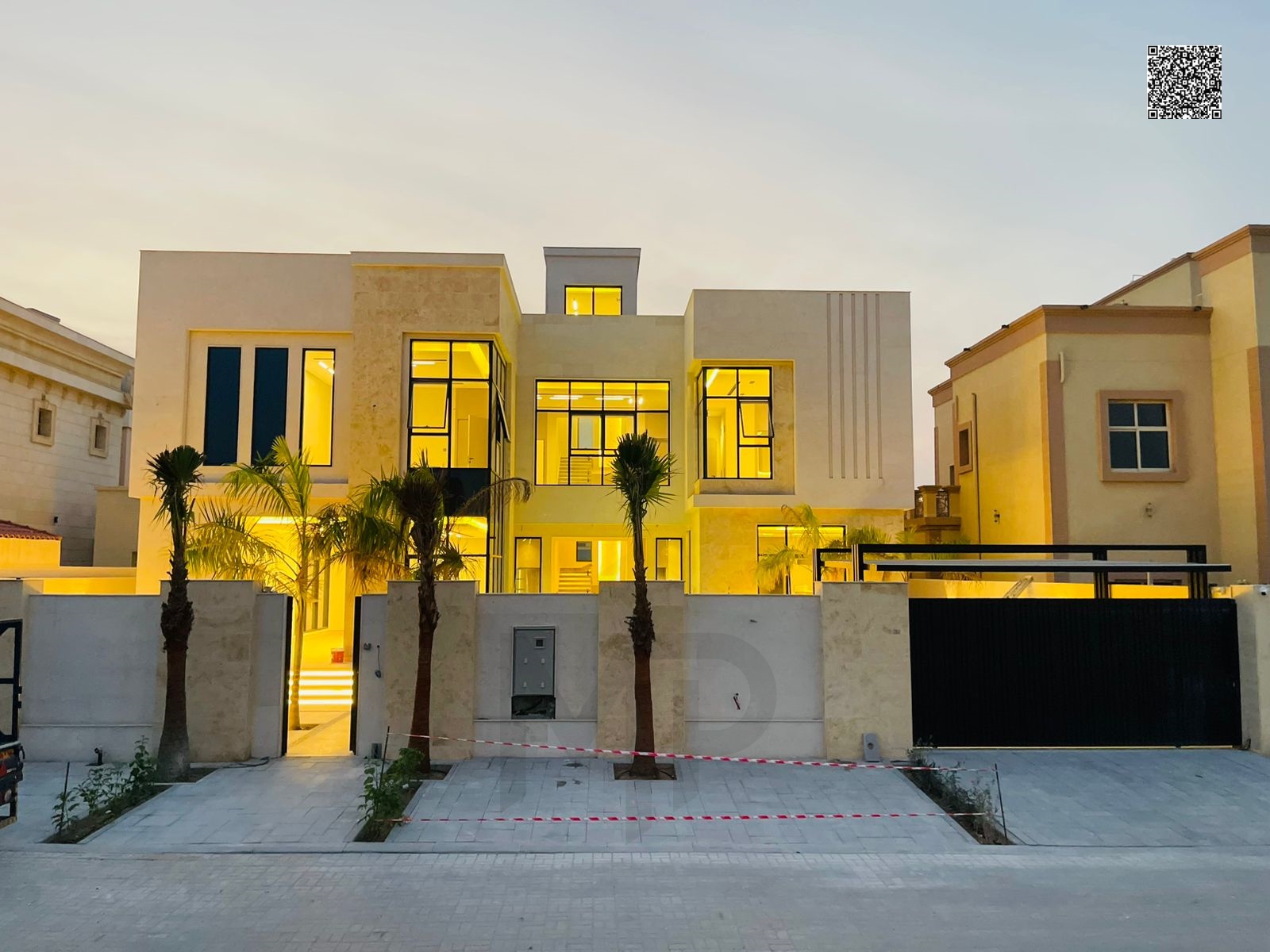 Luxury villa in the most prestigious area of Ajman with a private pool, including electricity, water and air conditioning, for a sophisticated and i