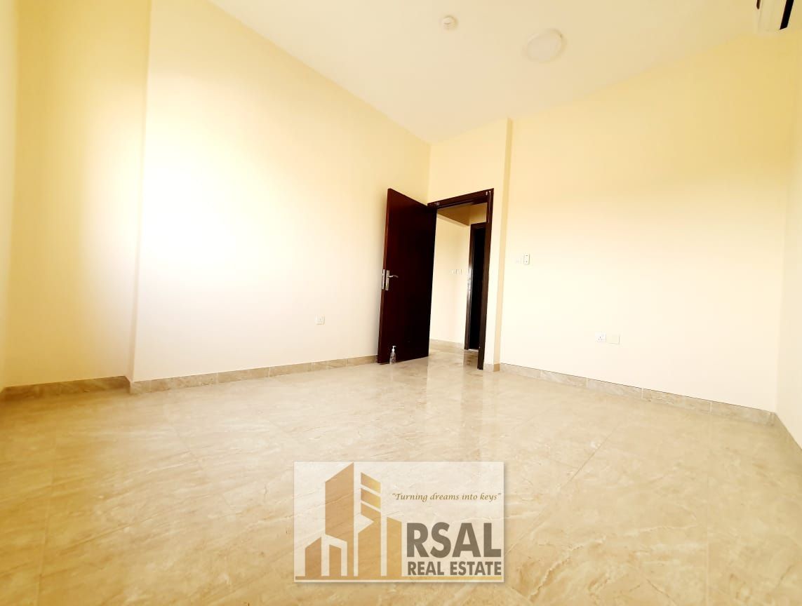 Specious 1BHK With Balcony/Family Building/No Deposit/Near Mango Market