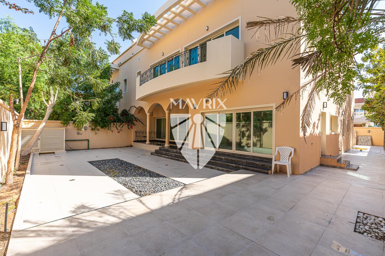Spacious 5 BR | Upgraded | Prime Location