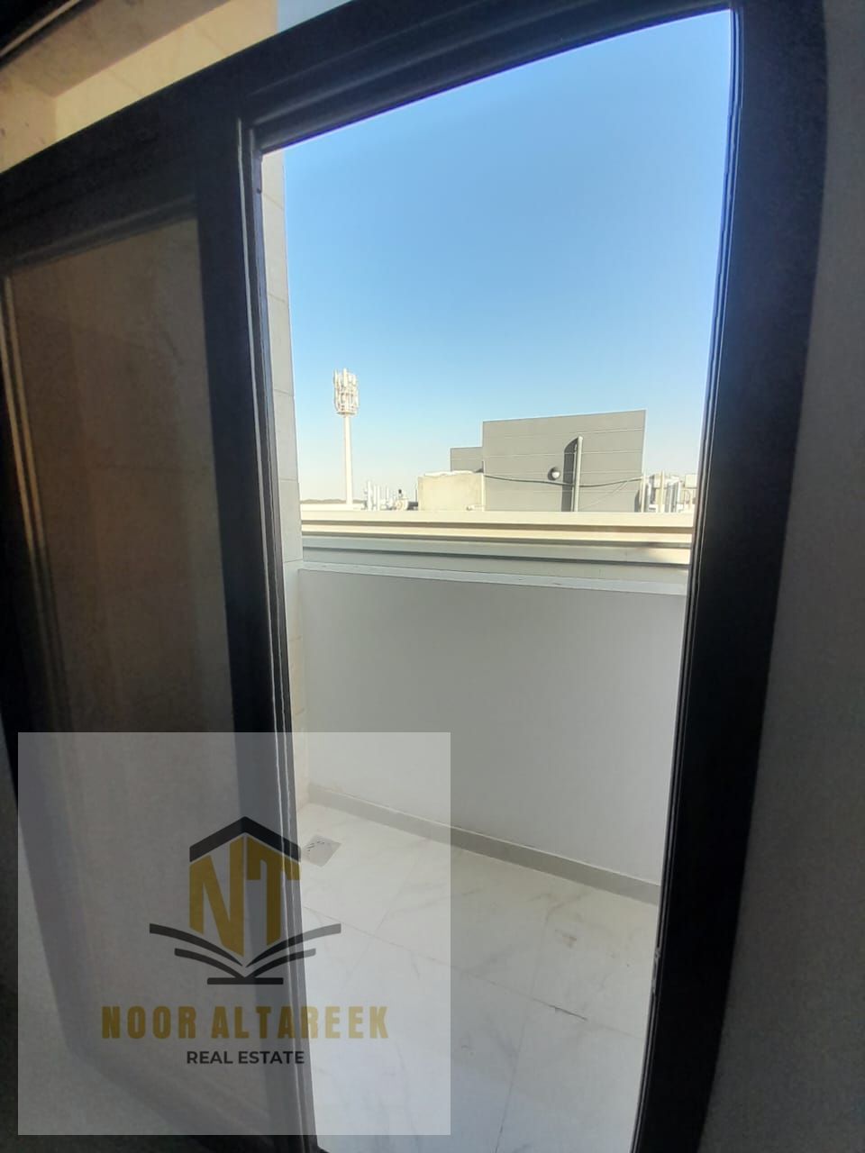 Premium Living in the Heart of Sharjah – First Tenant Studio in Al Zahia A distinguished opportunity for annual rent in Al Zahia, one of Sharjah’s mos