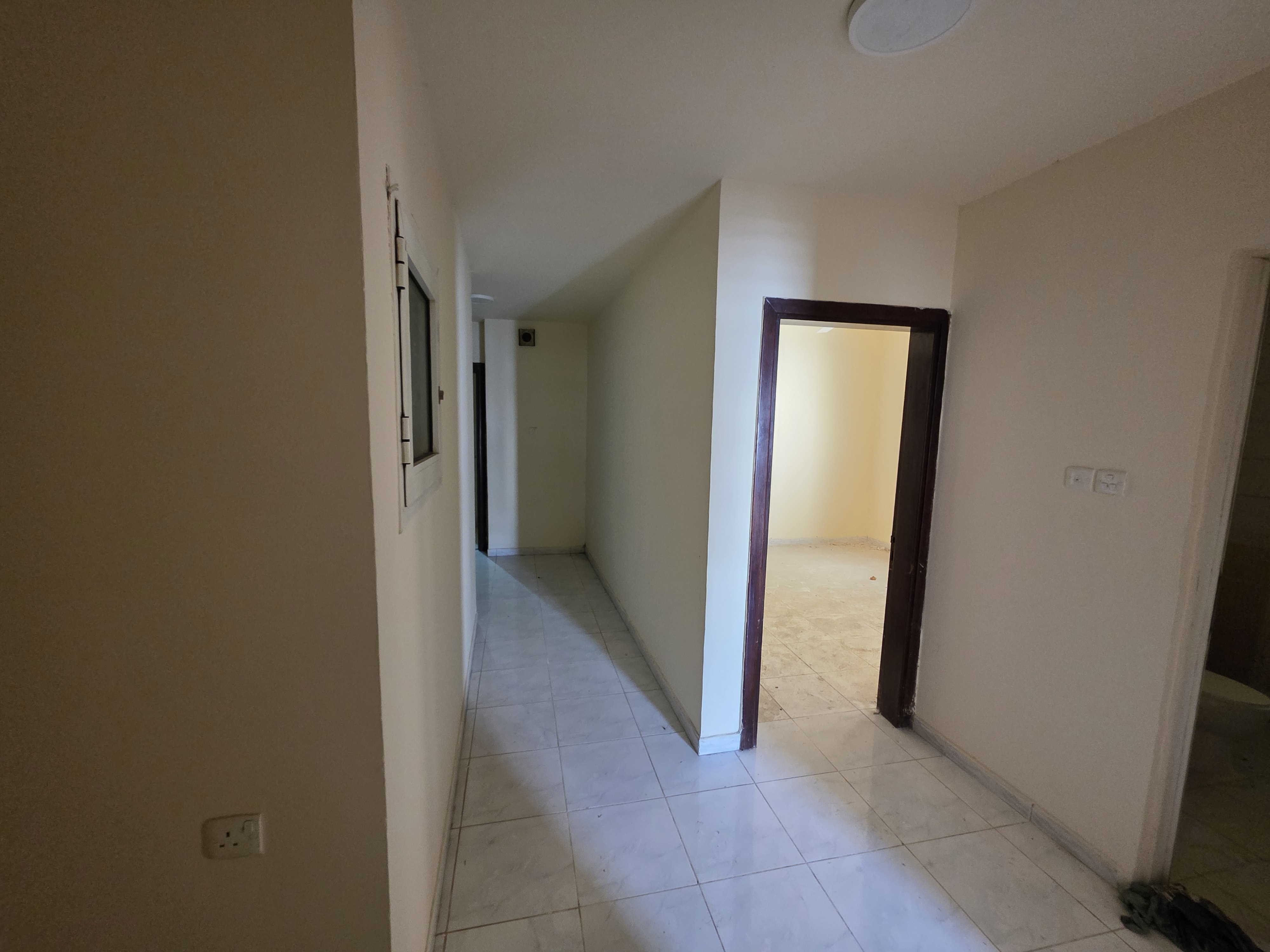 Spacious 2bhk ||family building ||close to park and bus stop