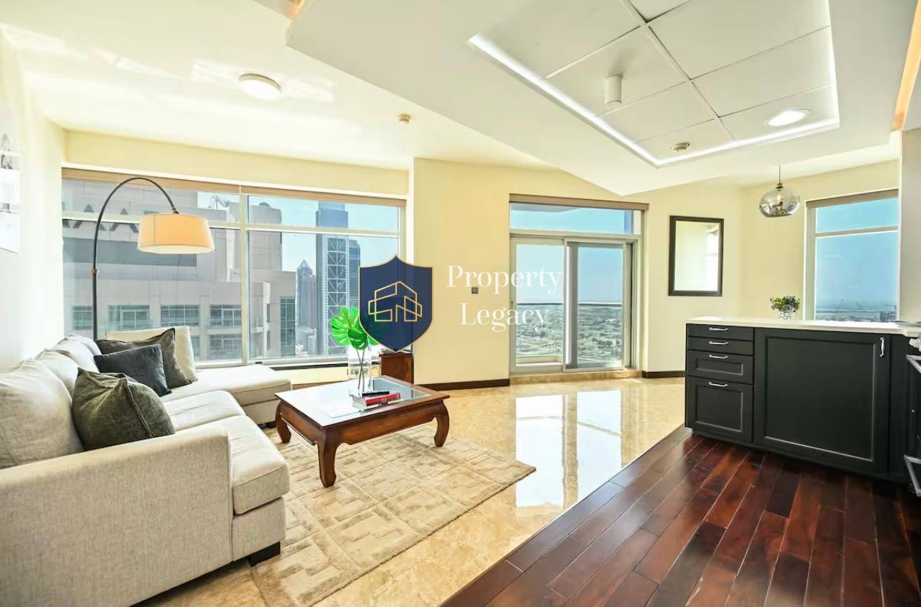 Vacant | 12 Cheques | Upgraded Unit