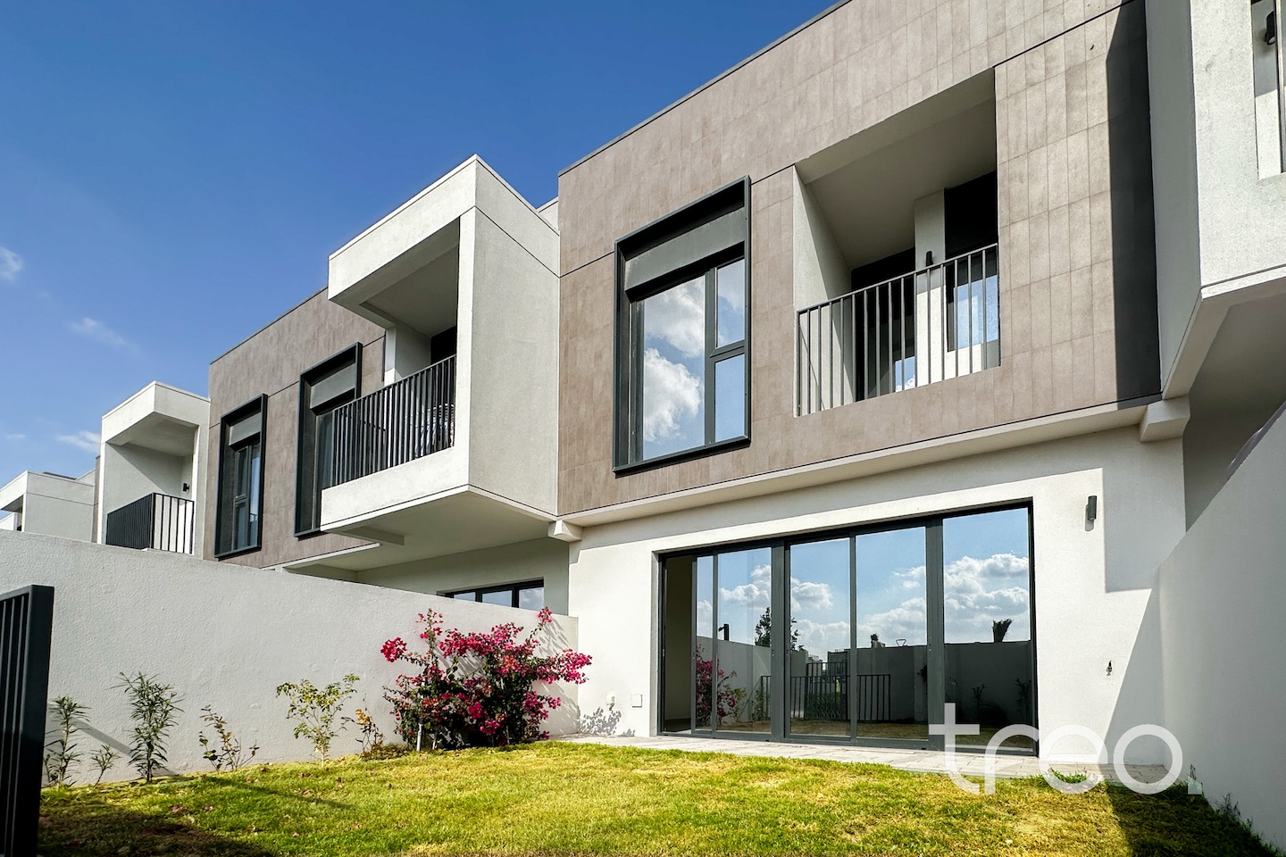 Single Row | Vacant 28th | Pool and Park