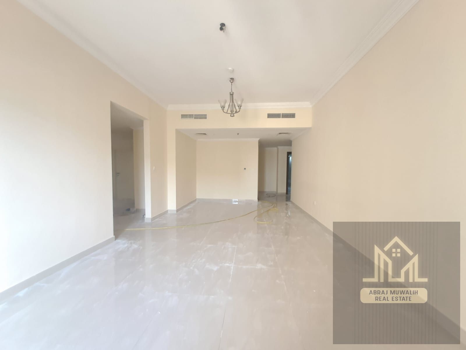 NO COMMISSION . 3BHK FOR FAMILY WITH PARKING AND 3 WASHROOM BALCONY IN 75K