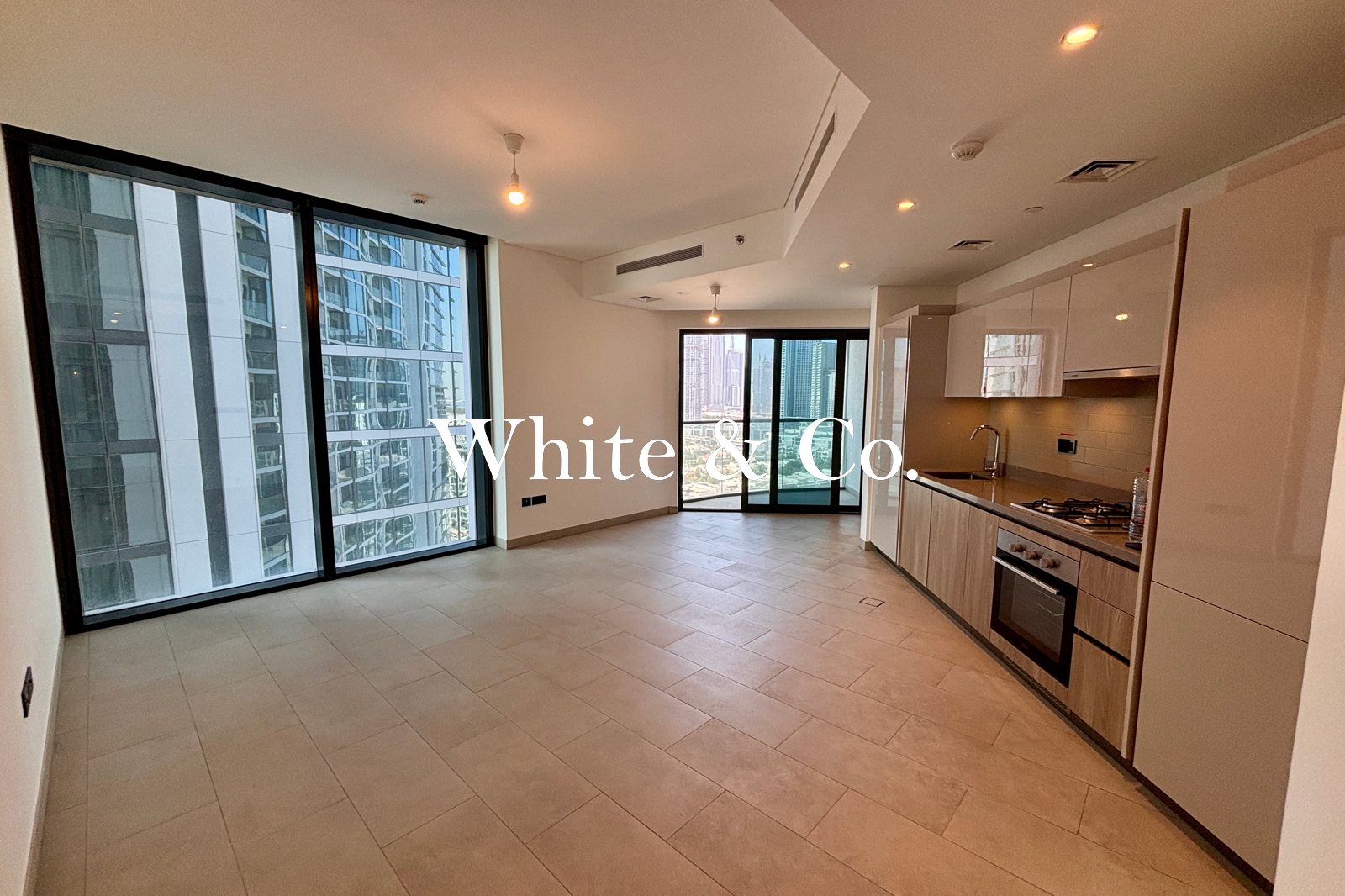 Unfurnished 2 bed | High floor | Balcony