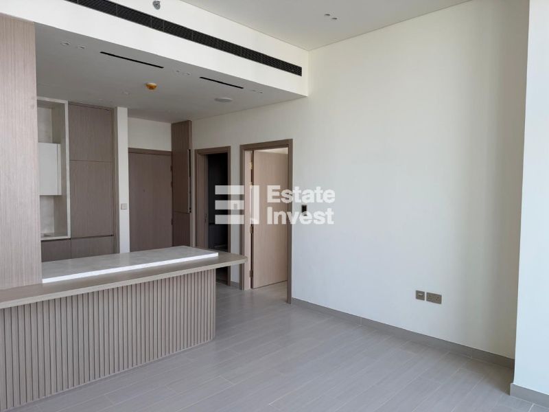 PRIVATE POOL / EQUIPPED KITCHEN / UNFURNISHED