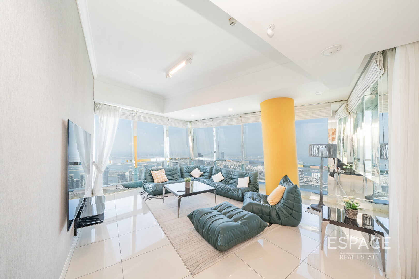 Palm View | Corner Unit| Fully Ugraded