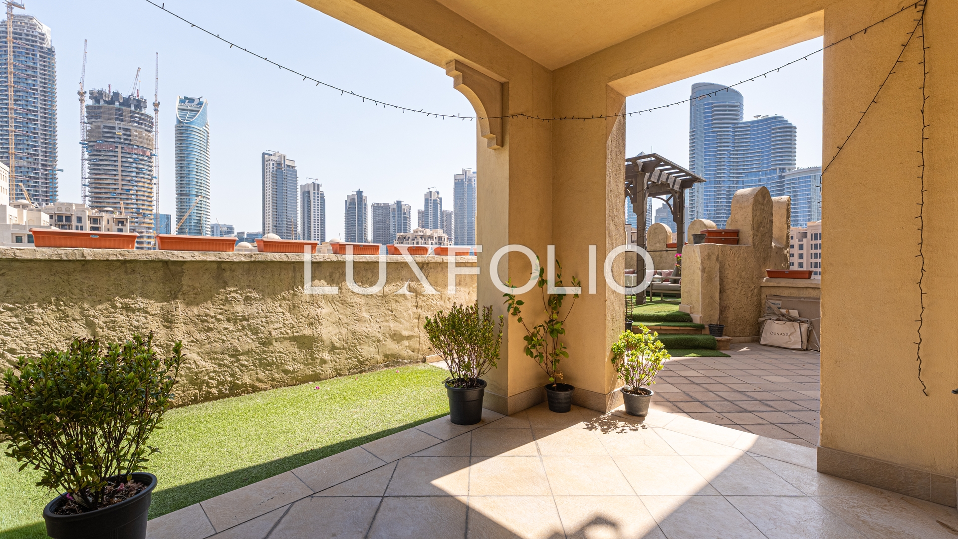 2 + Study | Large Garden | VOT