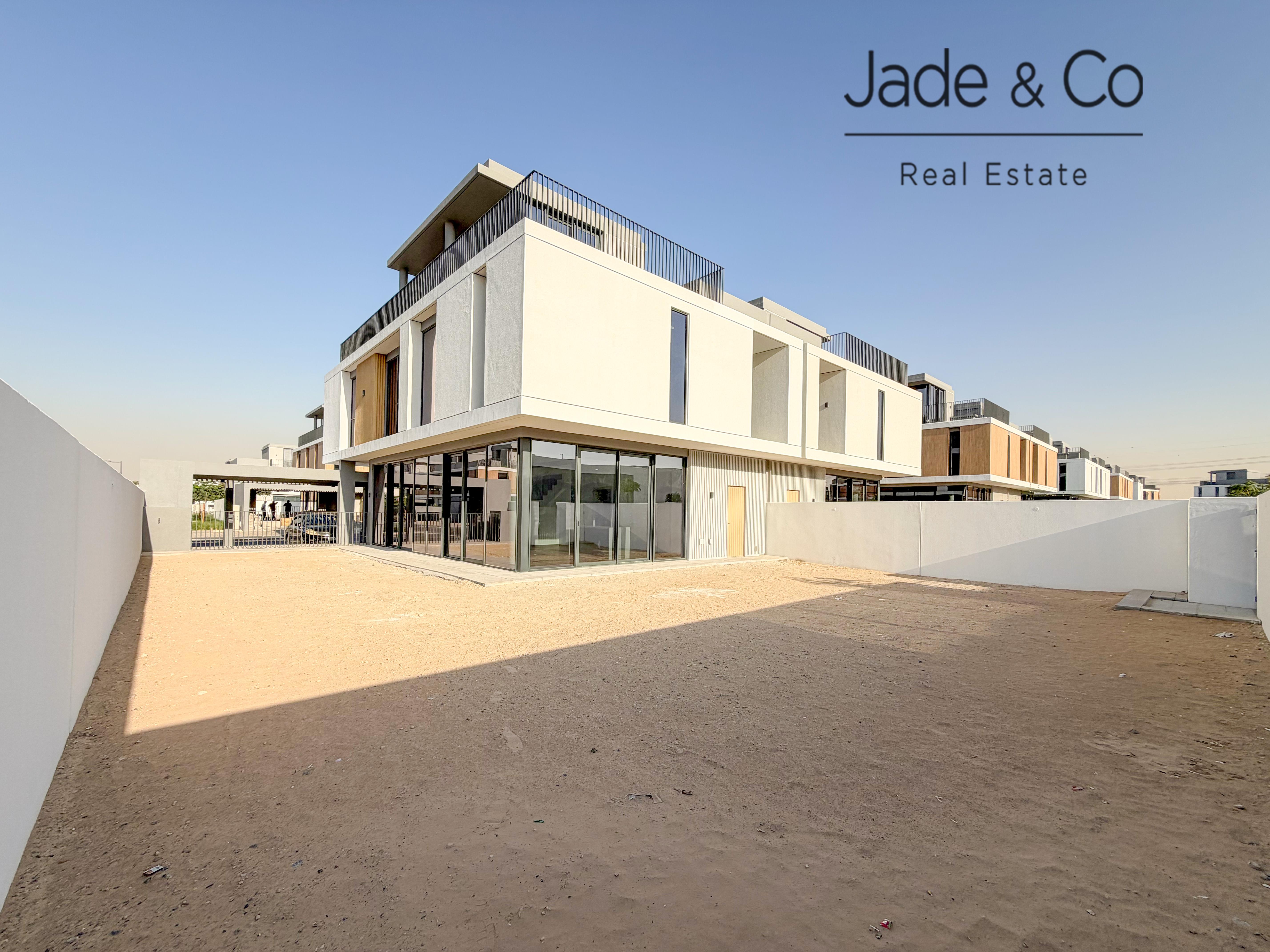 Community Expert | Corner Unit | Biggest Plot