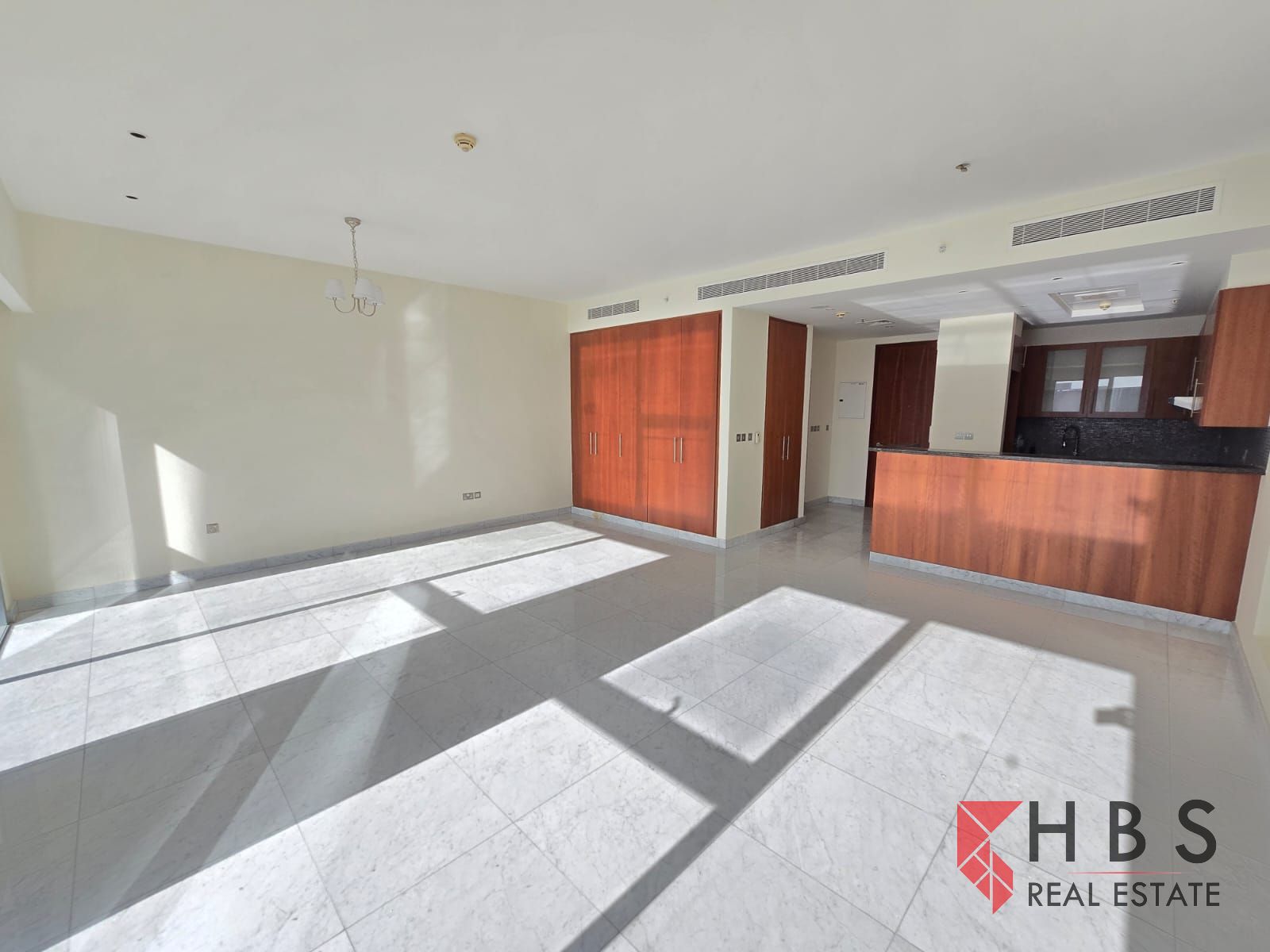 LARGE STUDIO | GATE AVENUE MALL ACCESS | STUNNING VIEW
