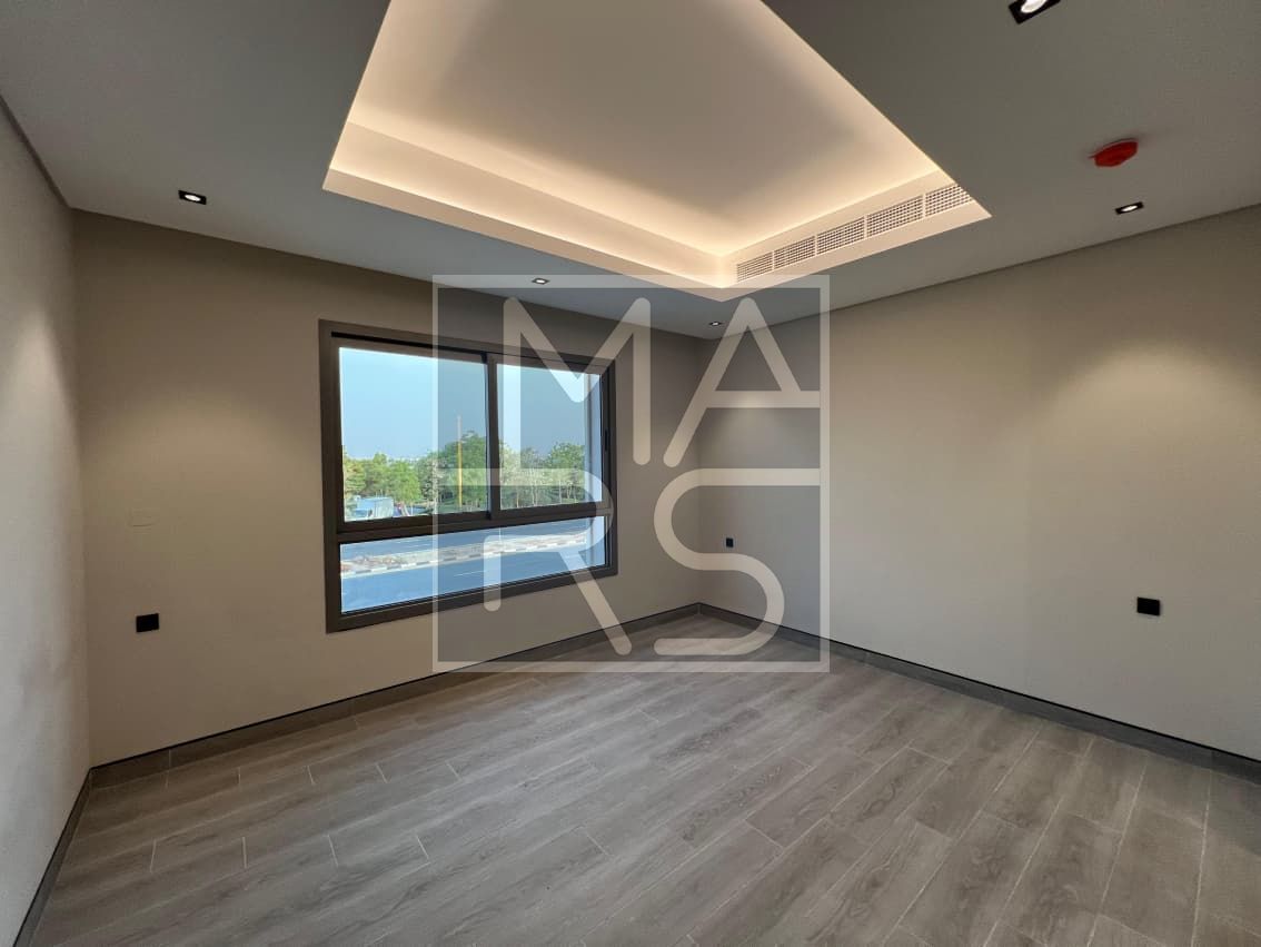 Villa Built Directly on the Main Road – freehold for All