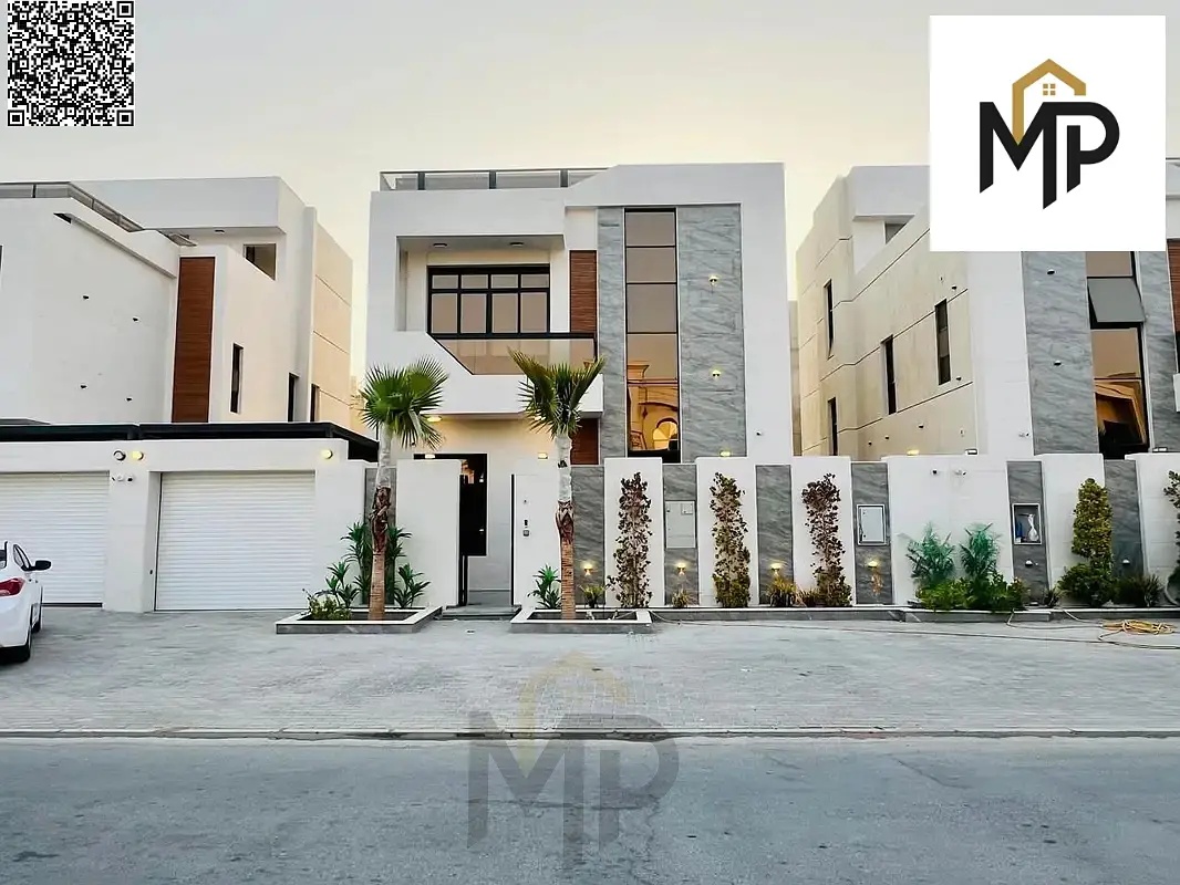 Luxury villa with a swimming pool featuring 7 master bedrooms. The price includes electricity, water, and air conditioning units. Freehold ownership f