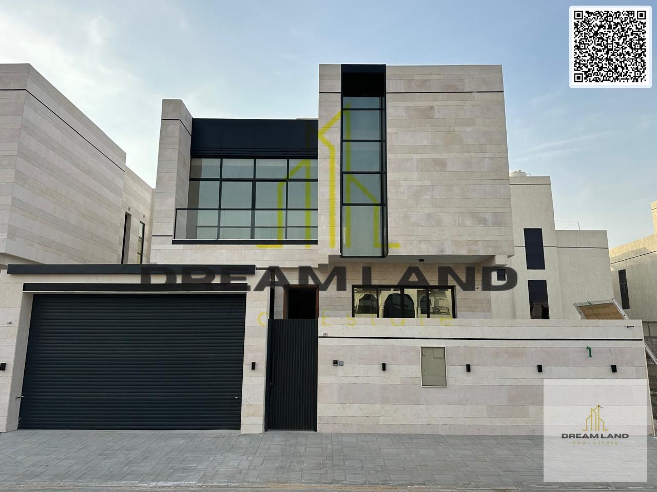 Villa for sale directly from the owner, freehold, open to all nationalities. Two floors and a rooftop, ready to move in and close to all services.