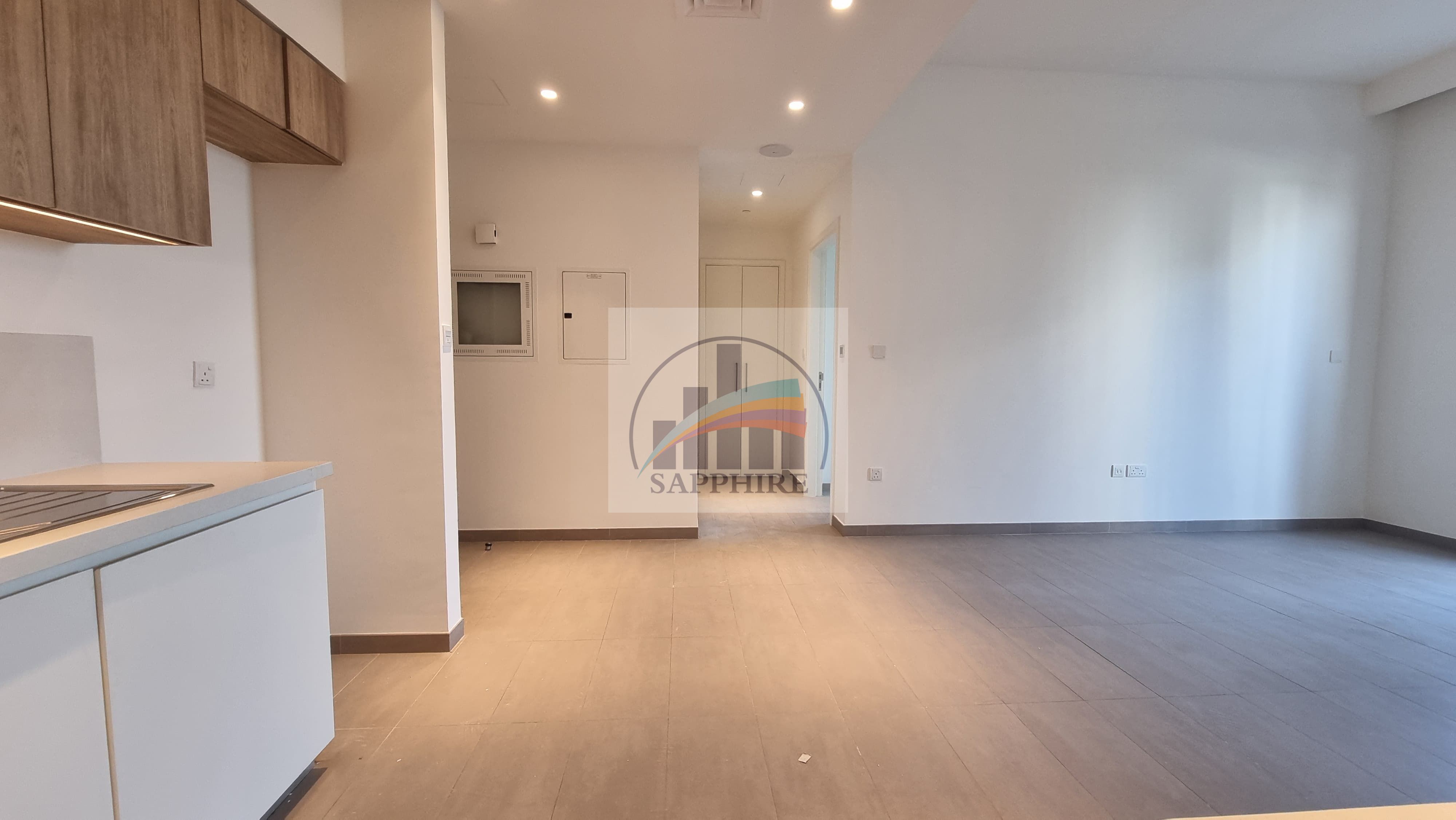Modern 1 BR Apartment in Park Ridge Tower C
