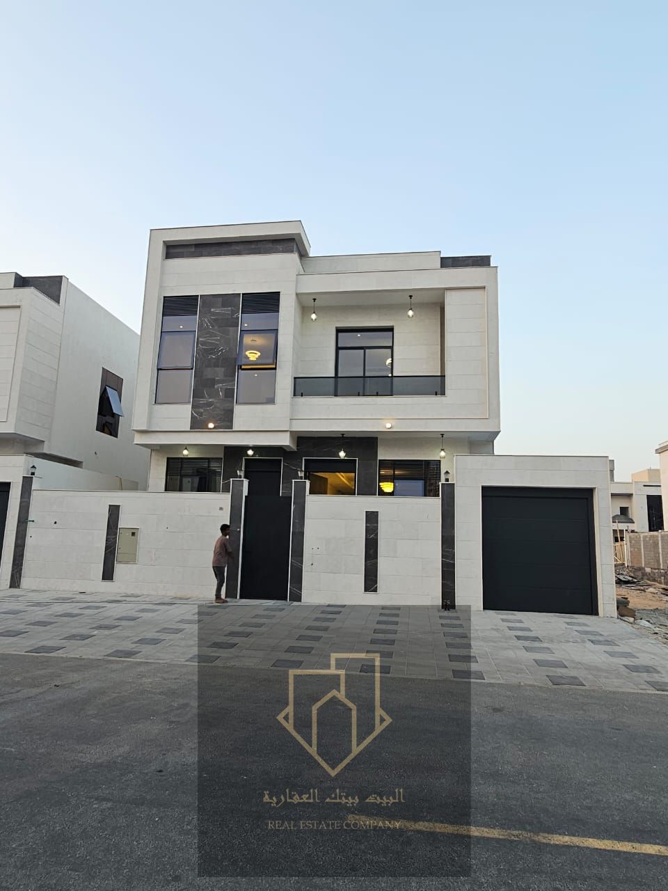 Villa in a strategic location in Al Yasmin – luxurious finishing and spacious 3498 sq ft – suitable for family or commercial use