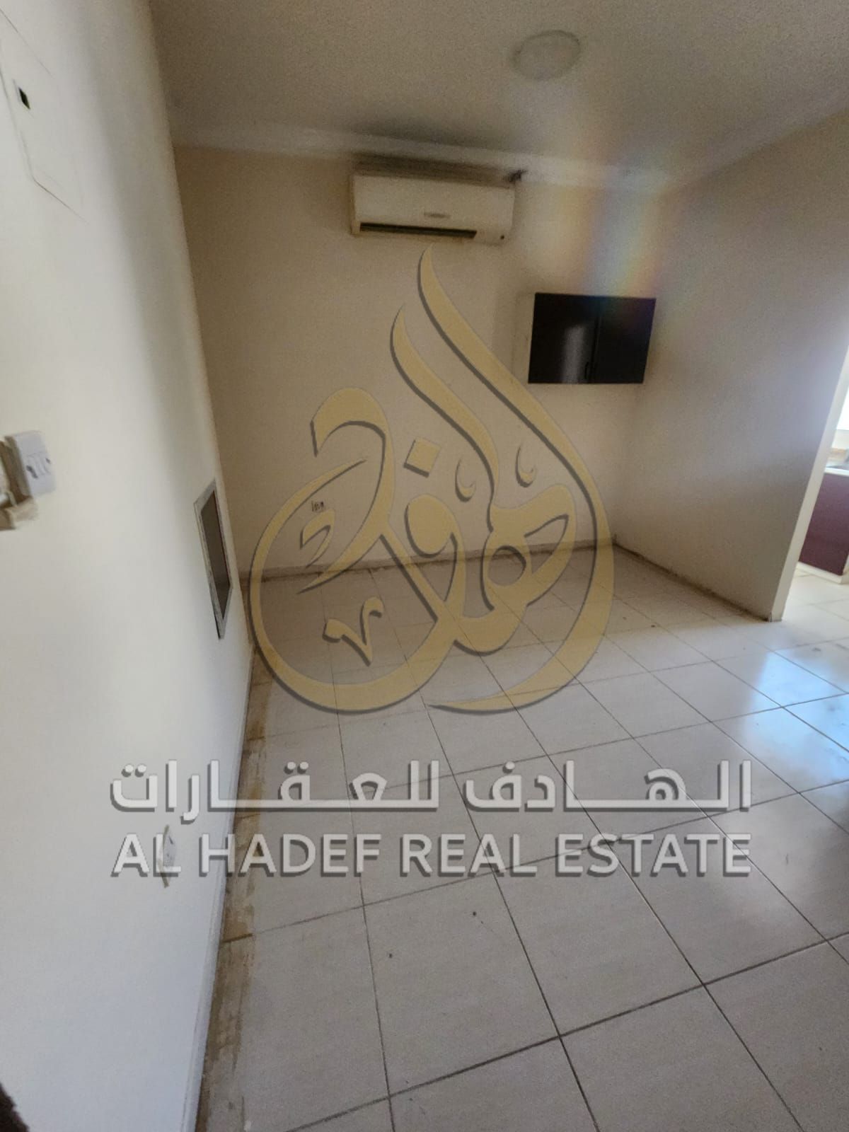 Upscale studio apartment opportunity in Al Musalli area, Sharjah – Regular bachelor contract (maximum 5 people) at an exceptional price and with payme