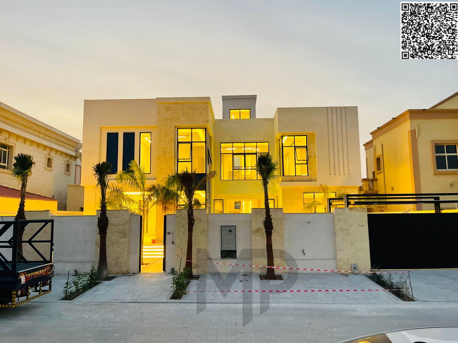 A villa with a European design and luxurious touches. Prime location close to all amenities - price includes electricity, water, and air conditioning.