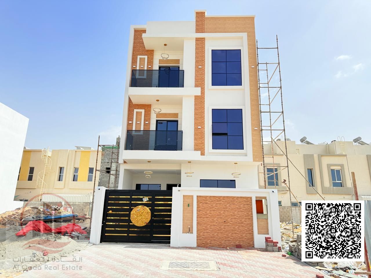 A villa with 5 bedrooms and a rooftop, priced inclusive of fees and air conditioning.