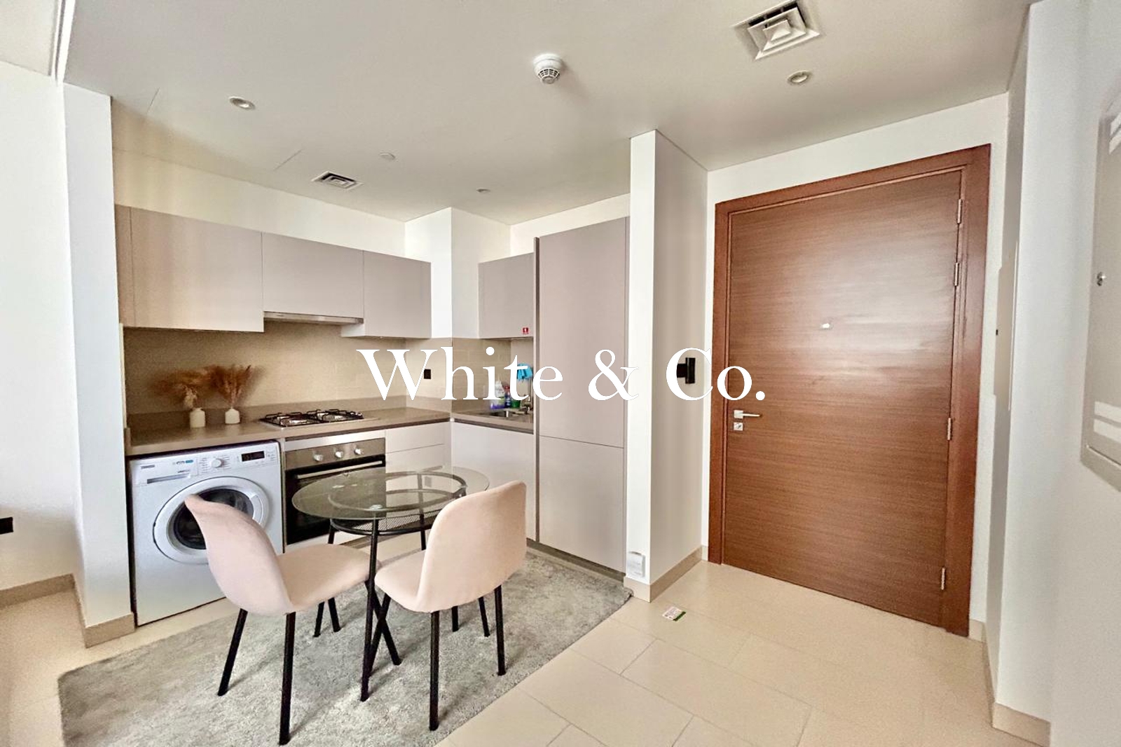 Fully Furnished | Ready to Move | 4 cheques