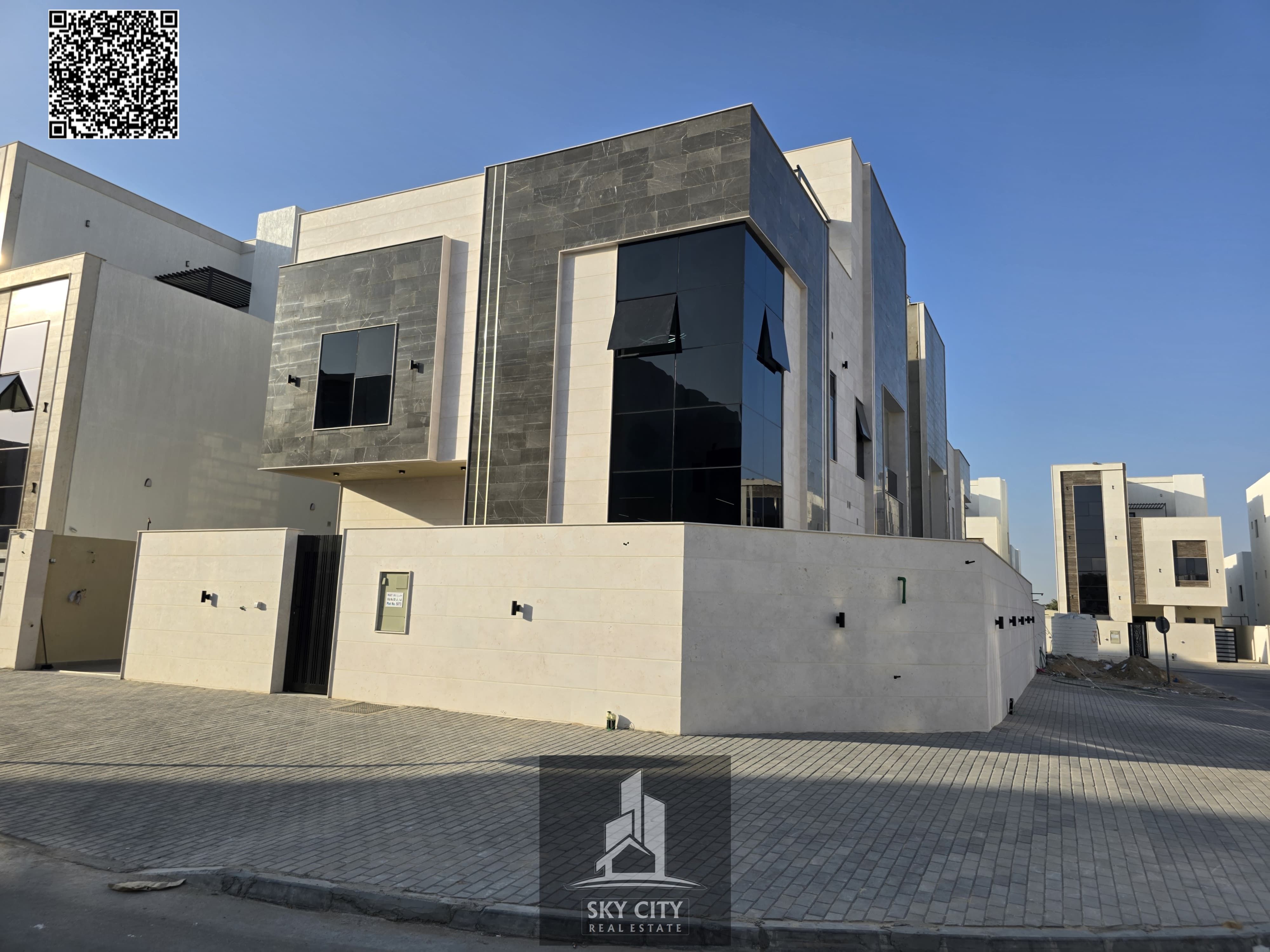 6 rooms, 2 living rooms and a majlis, three floors, main street, building 4488 sq ft