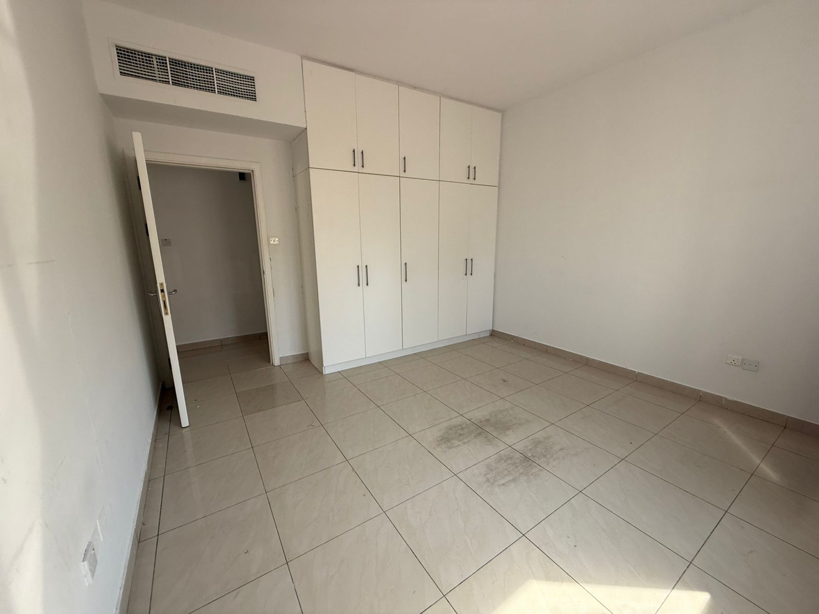 For Rent in Sharjah – Al Majaz 3 Spacious 3 Bedroom Apartment + Maid’s Room AC on Landlord Free Gym & Swimming Pool Free Maintenance by