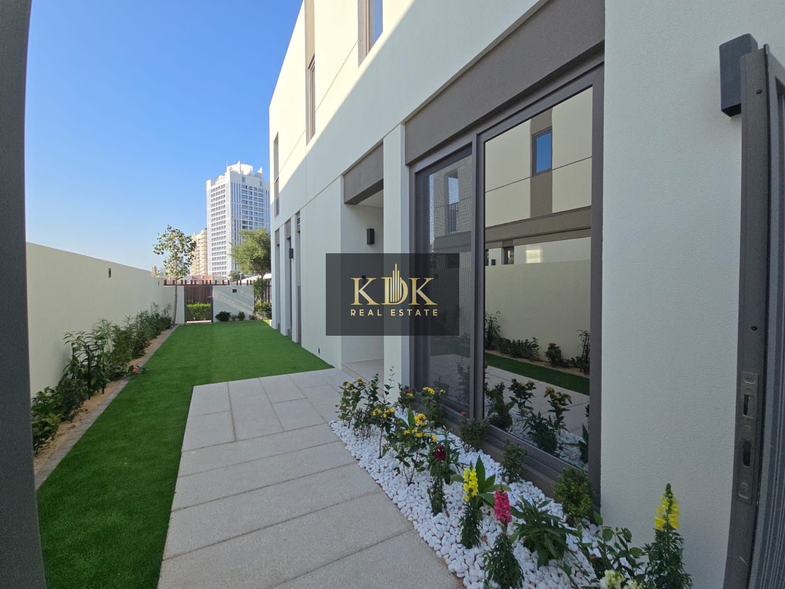 Single Row | Landscaped | RARE