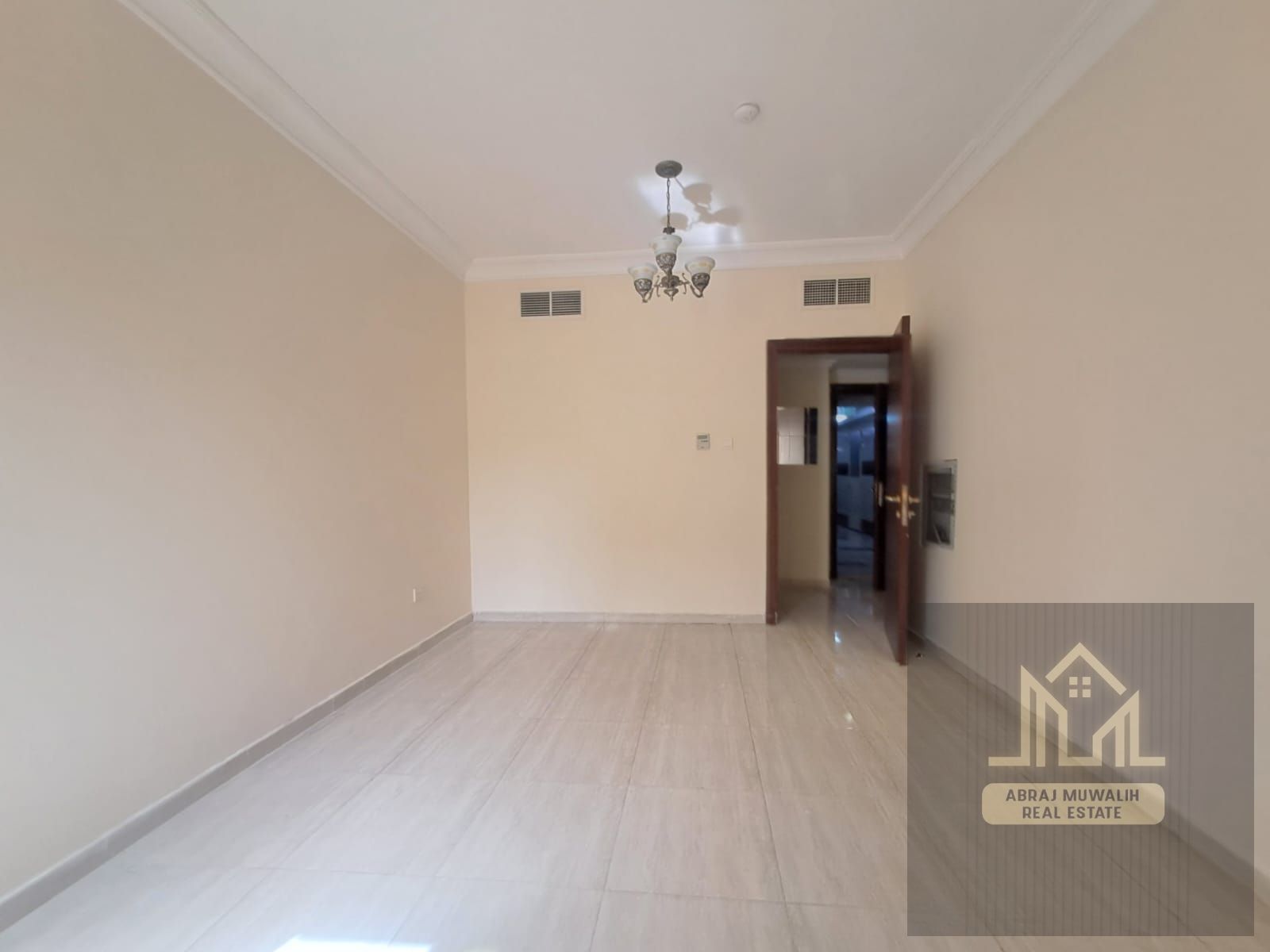 One bedroom hall si big