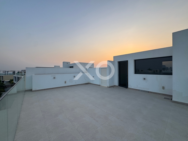 GENUINE LISTING | SINGLE ROW | LANDSCAPED